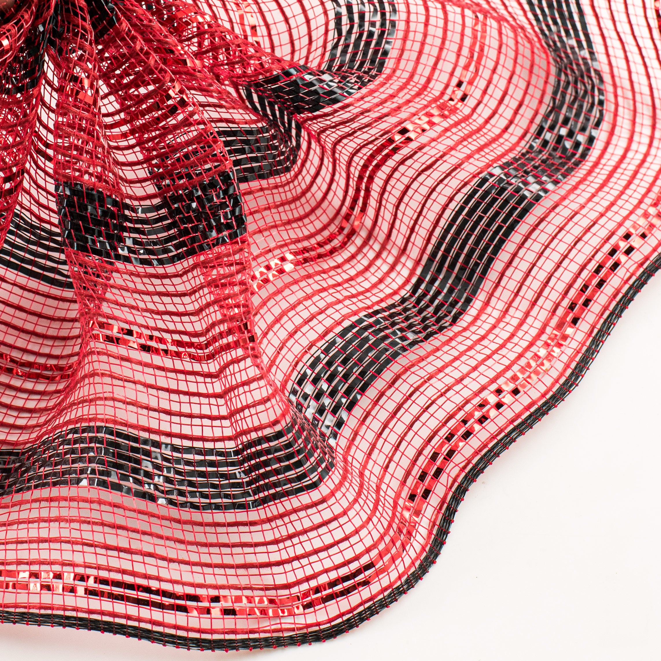 10" Poly Faux Jute Metallic Mesh: Red & Black Lifestyle Photo