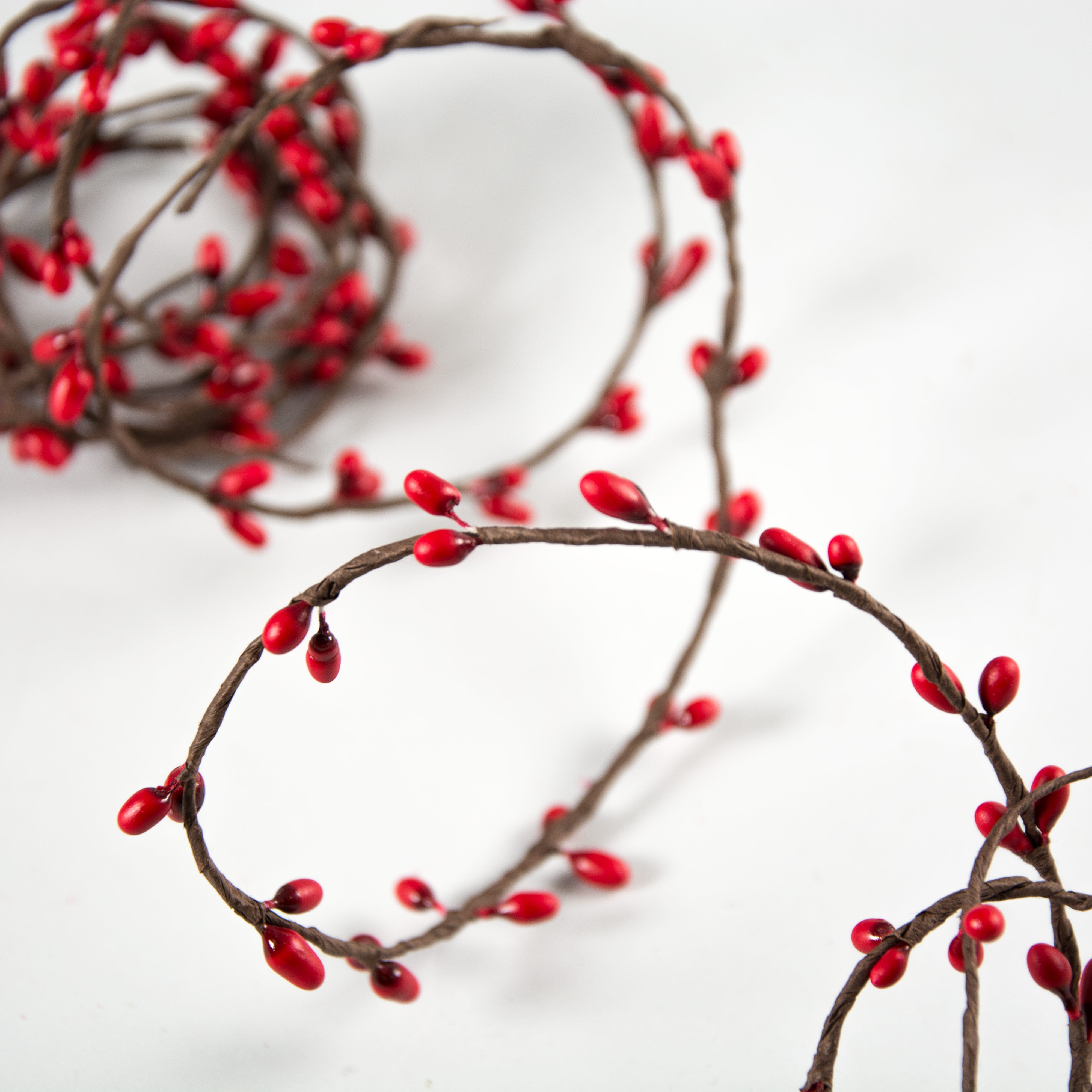 6' Red Pip Berry Wired Garland detail photo 3