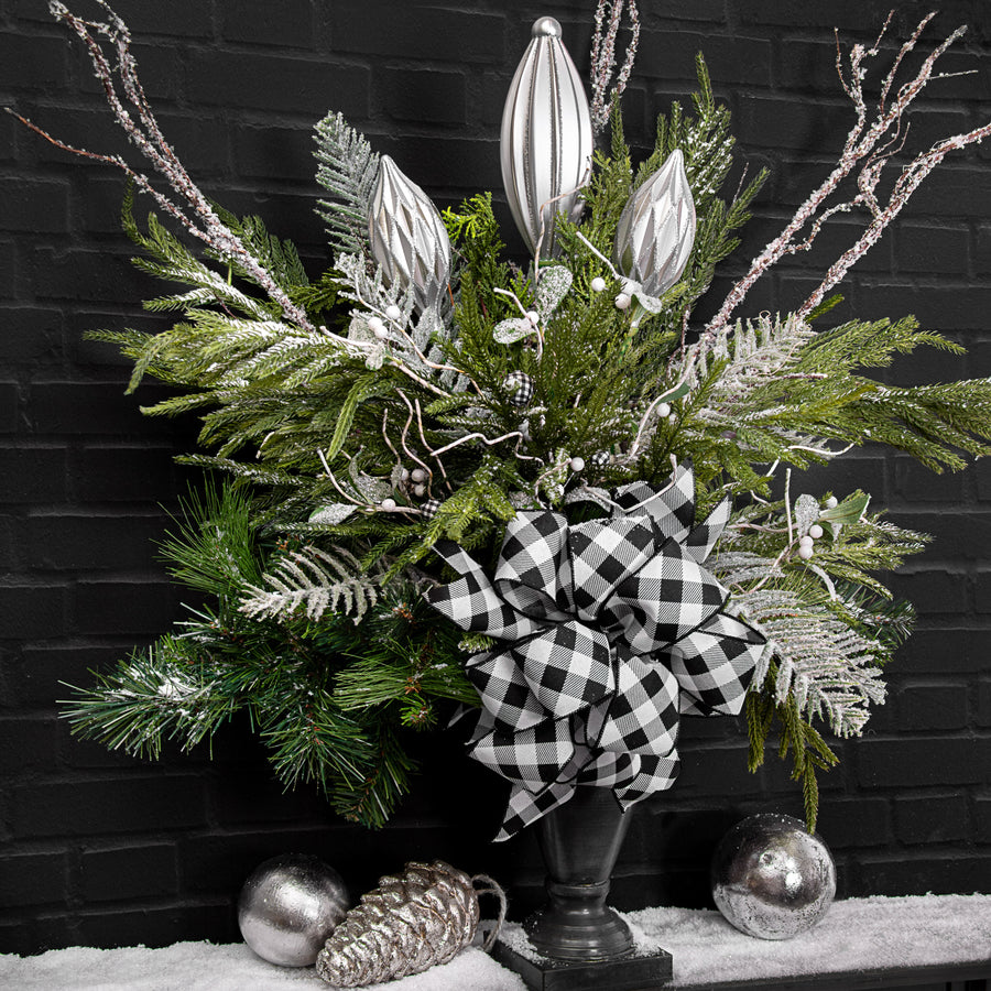 7.75" Ribbed Finial On Pick: Silver Lifestyle Photo