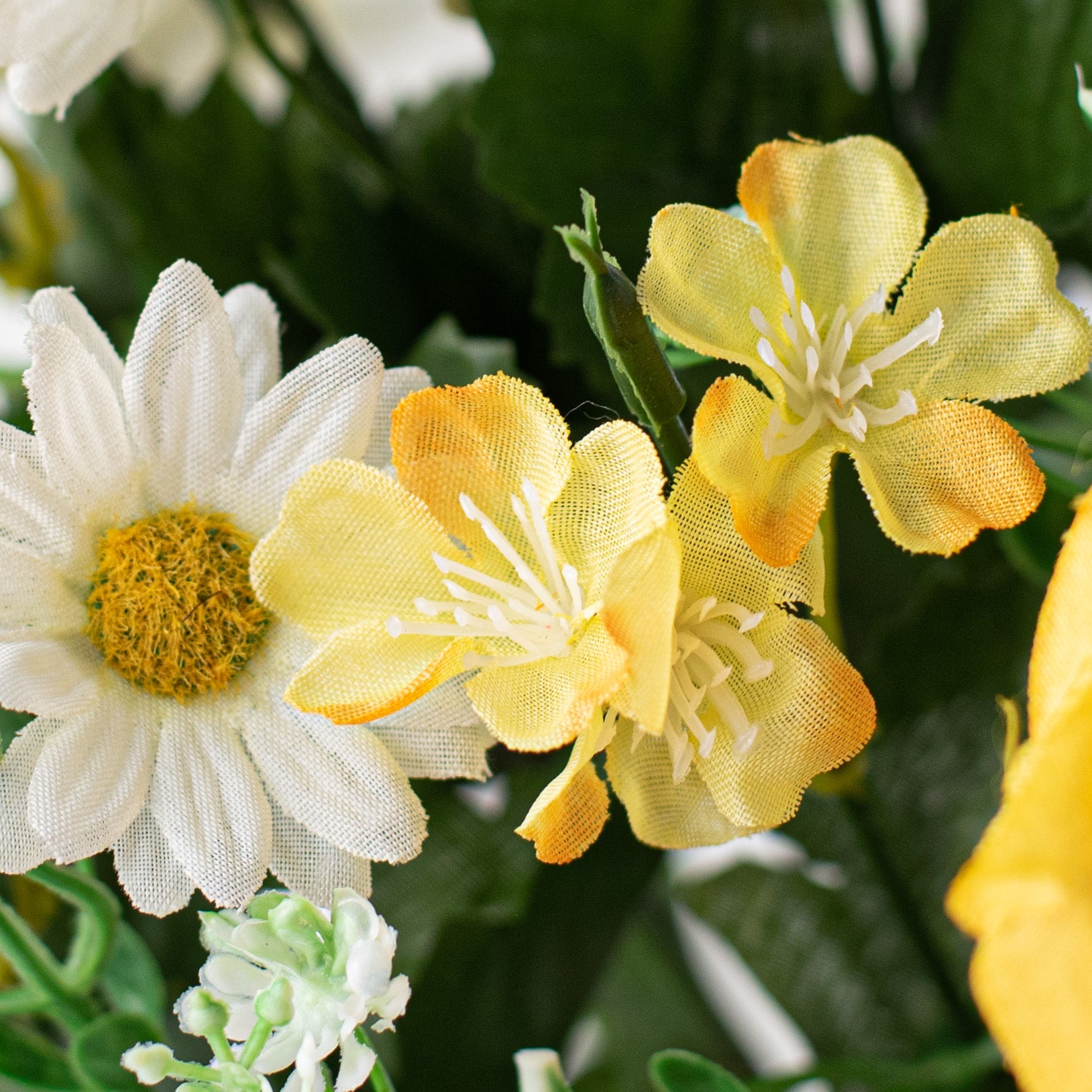 18" Rose & Daisy Bush: Yellow detail photo 4