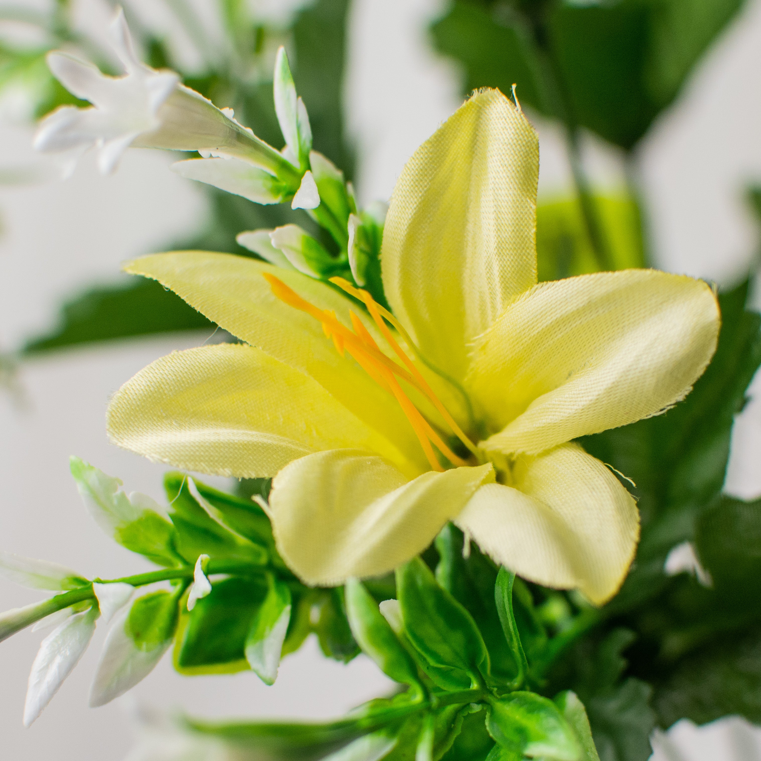 lily flower bush 18 Rose & Lily Bush: Yellow (12 Stem)