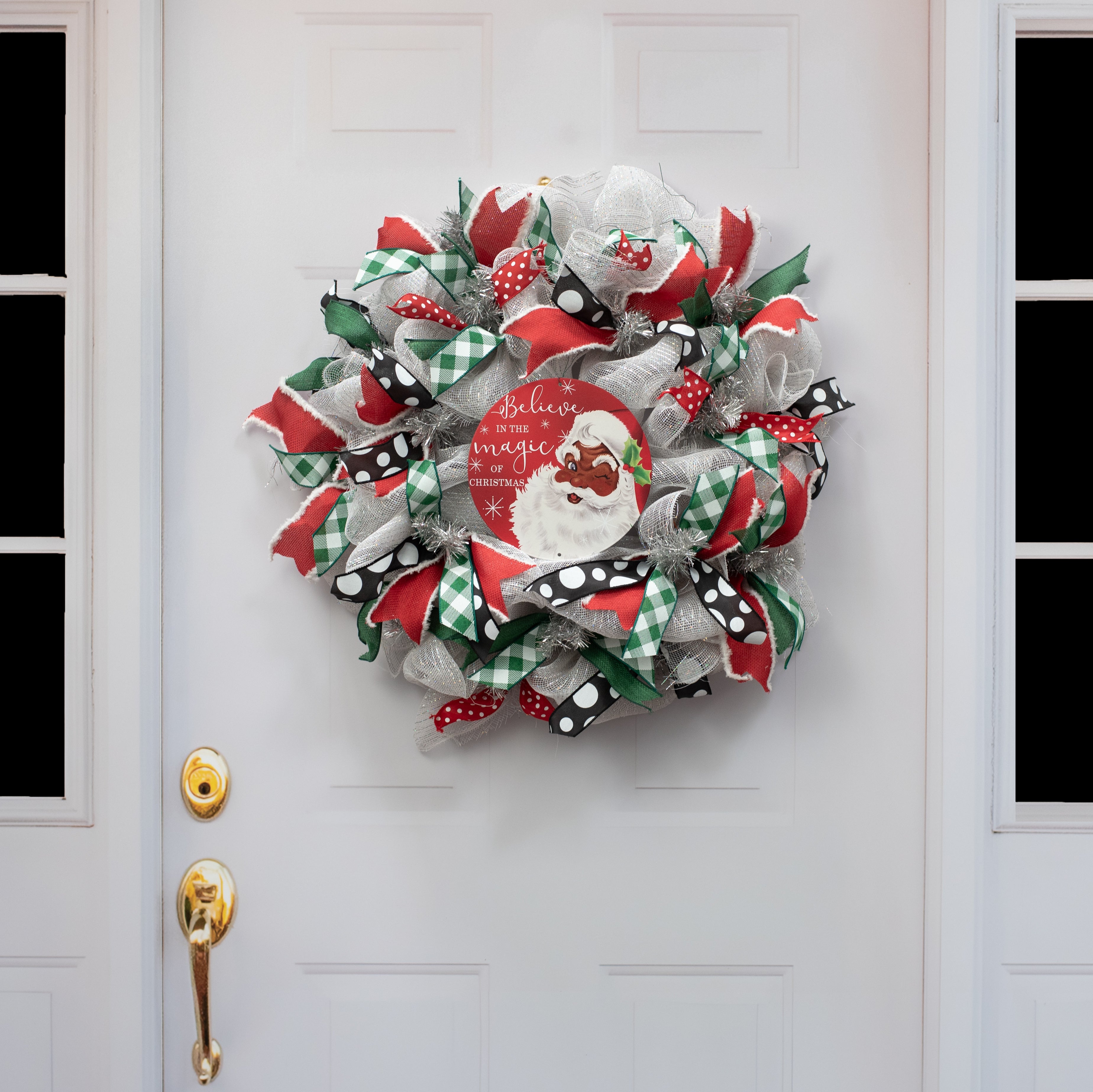 8" Round Metal Sign: Brown Santa Believe detail photo 4