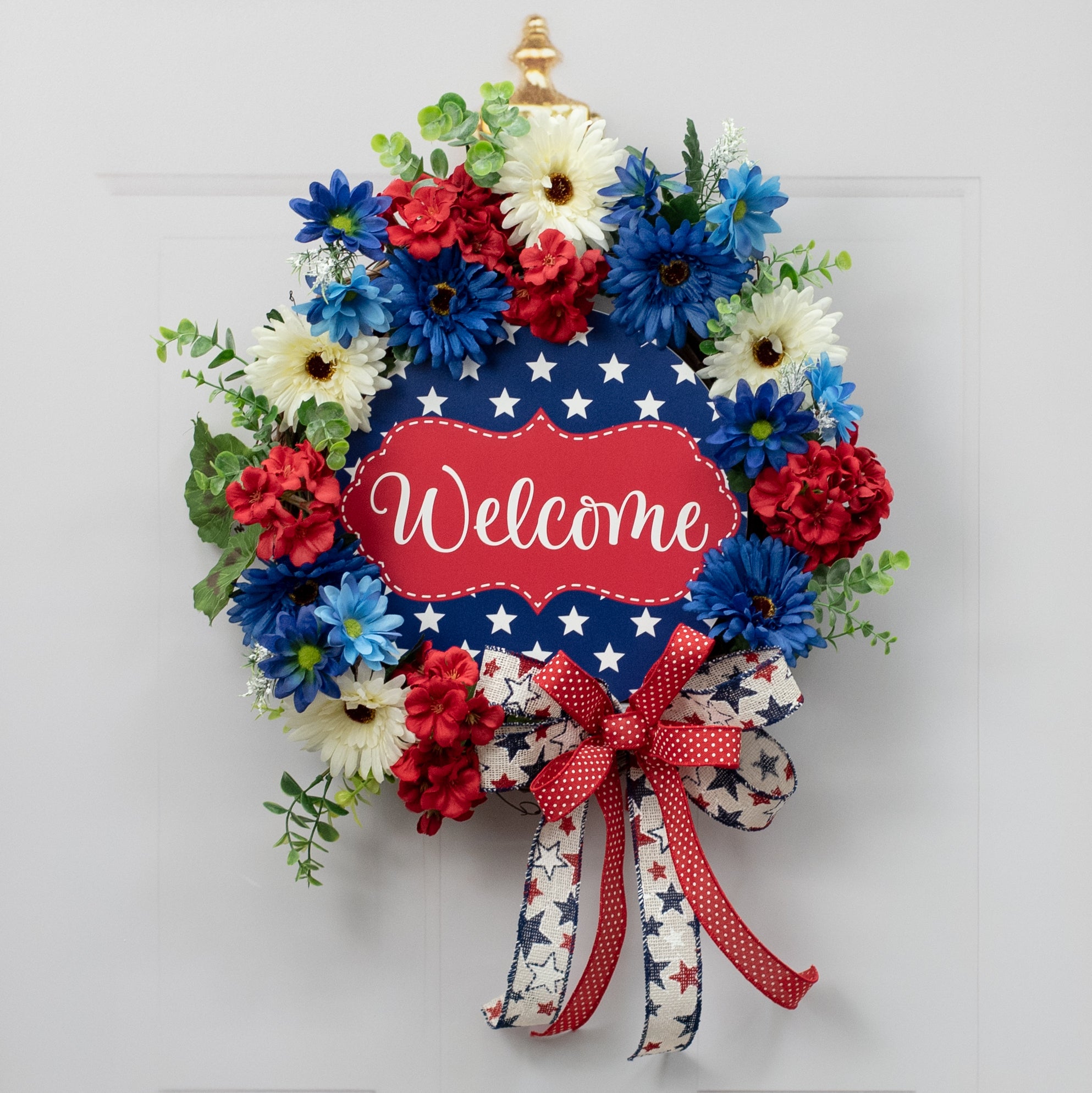 10.5" Round Waterproof Sign: Scalloped Welcome Patriotic Stars Lifestyle Photo