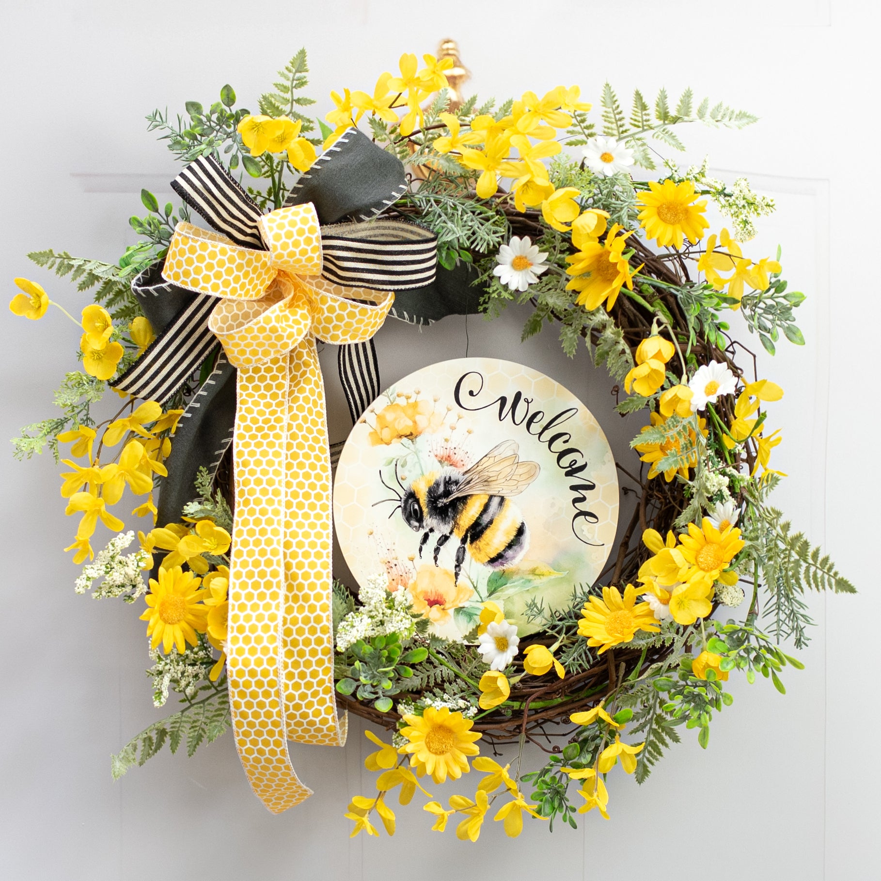 8.5" Round Waterproof Sign: Watercolor Welcome Bee Lifestyle Photo
