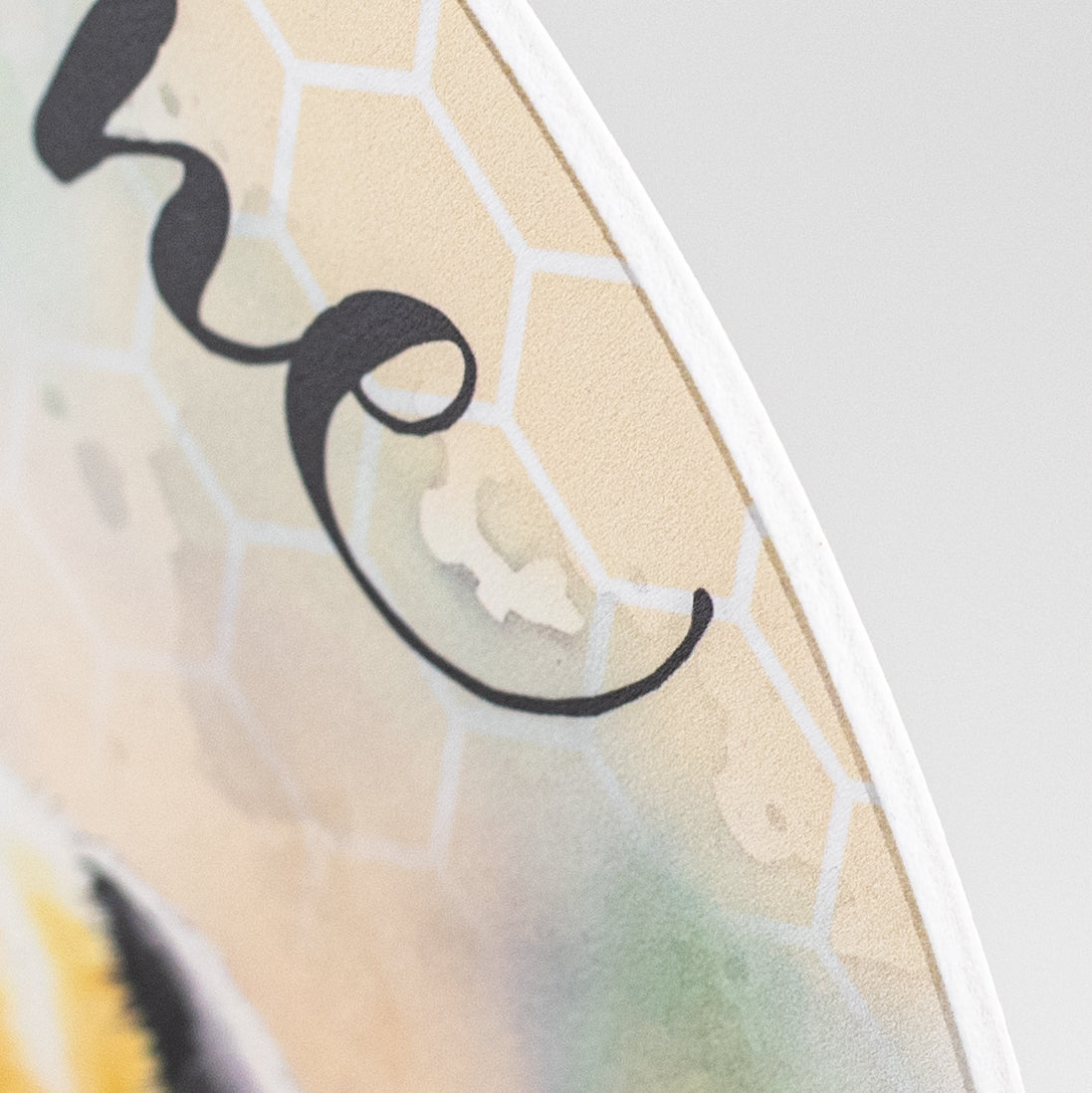 8.5" Round Waterproof Sign: Watercolor Welcome Bee detail photo 3