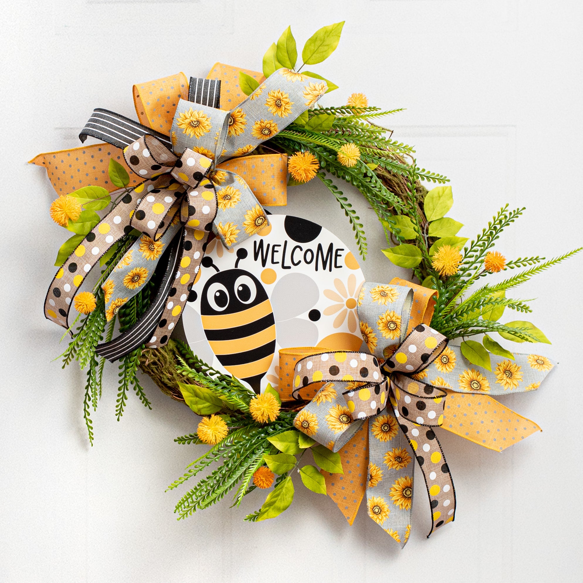 9.4" Round Waterproof Sign: Welcome Big Bee Lifestyle Photo