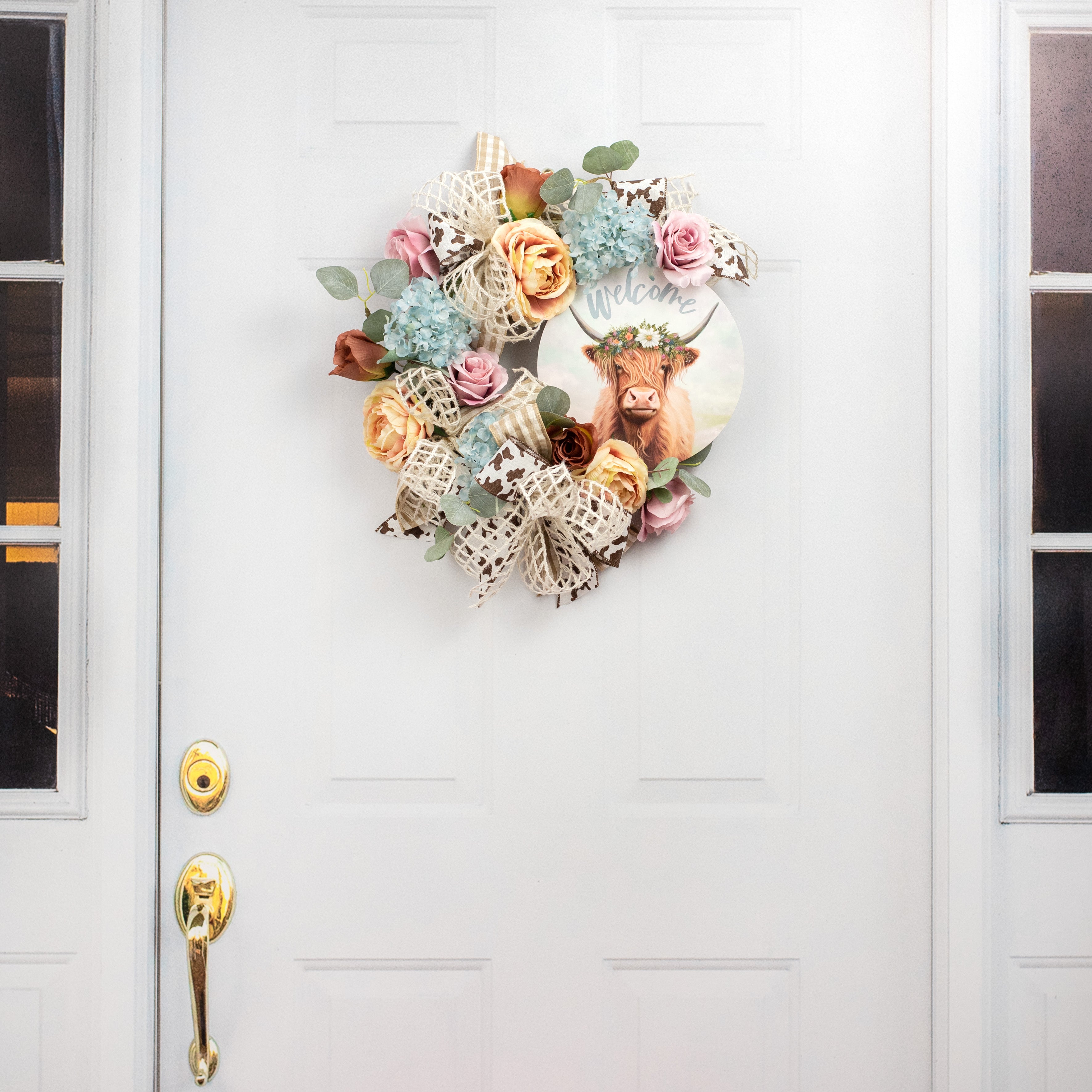 9.4" Round Waterproof Sign: Welcome Floral Highland Cow detail photo 4