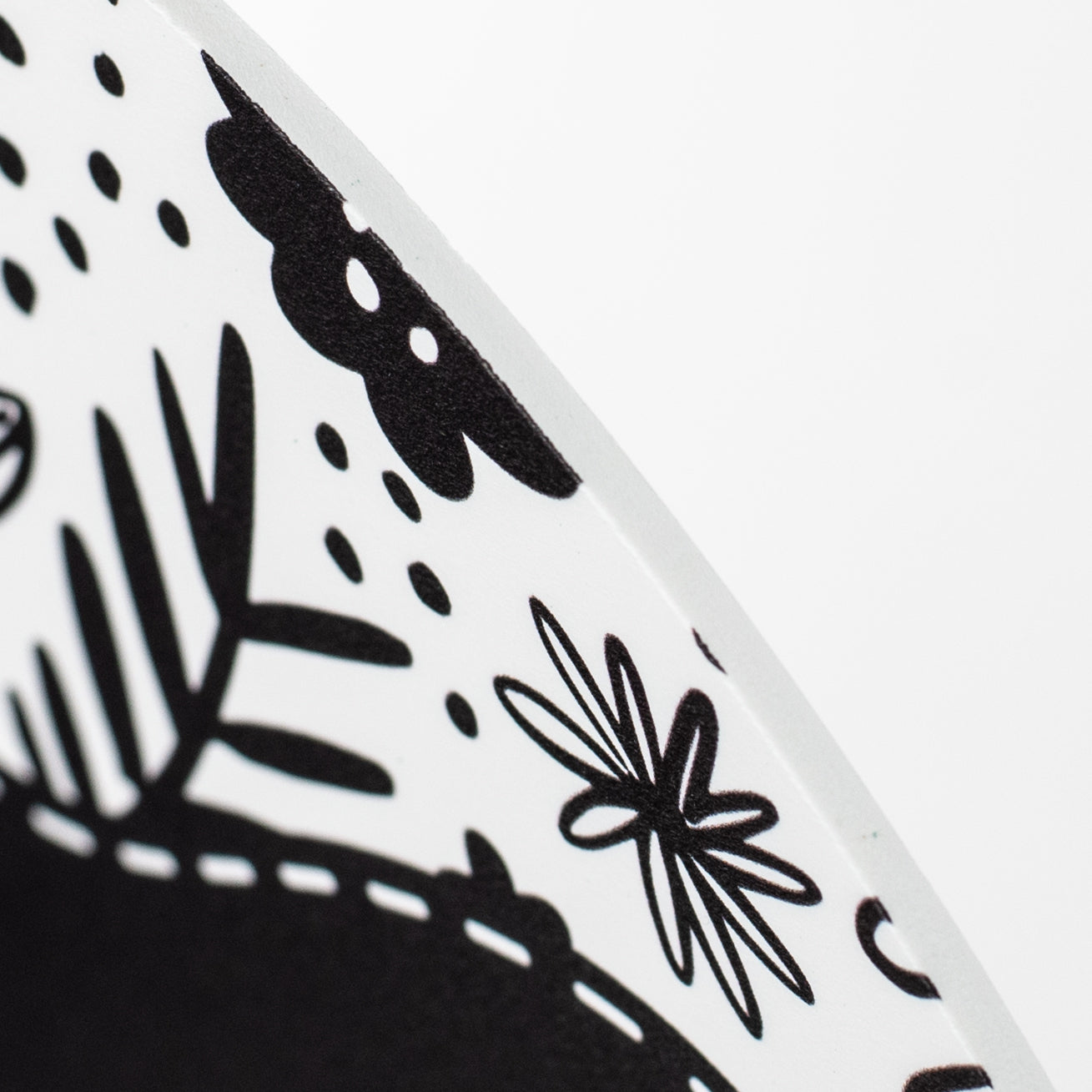 10.5" Round Waterproof Sign: Welcome Monochrome Floral Pattern detail photo 3