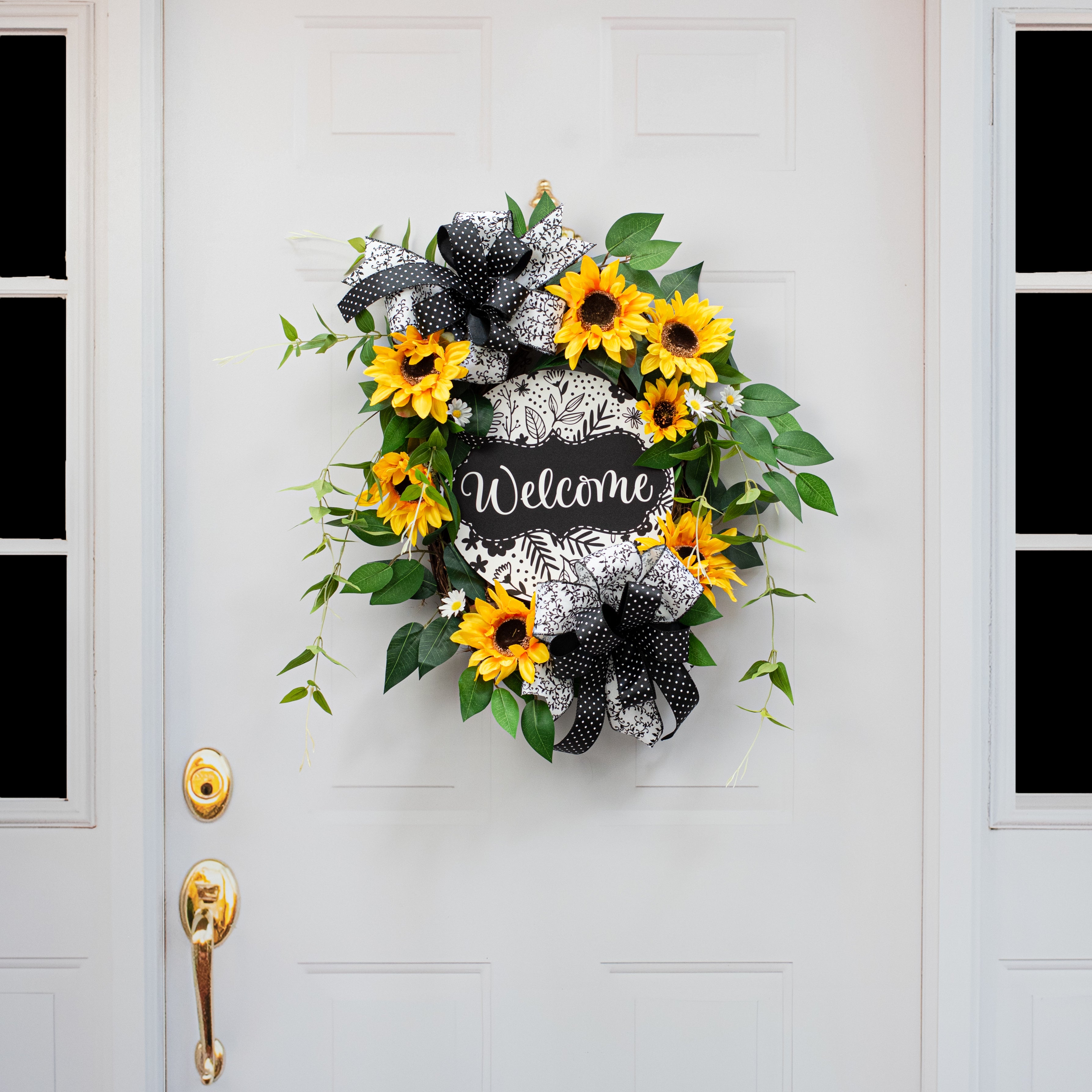 10.5" Round Waterproof Sign: Welcome Monochrome Floral Pattern detail photo 4