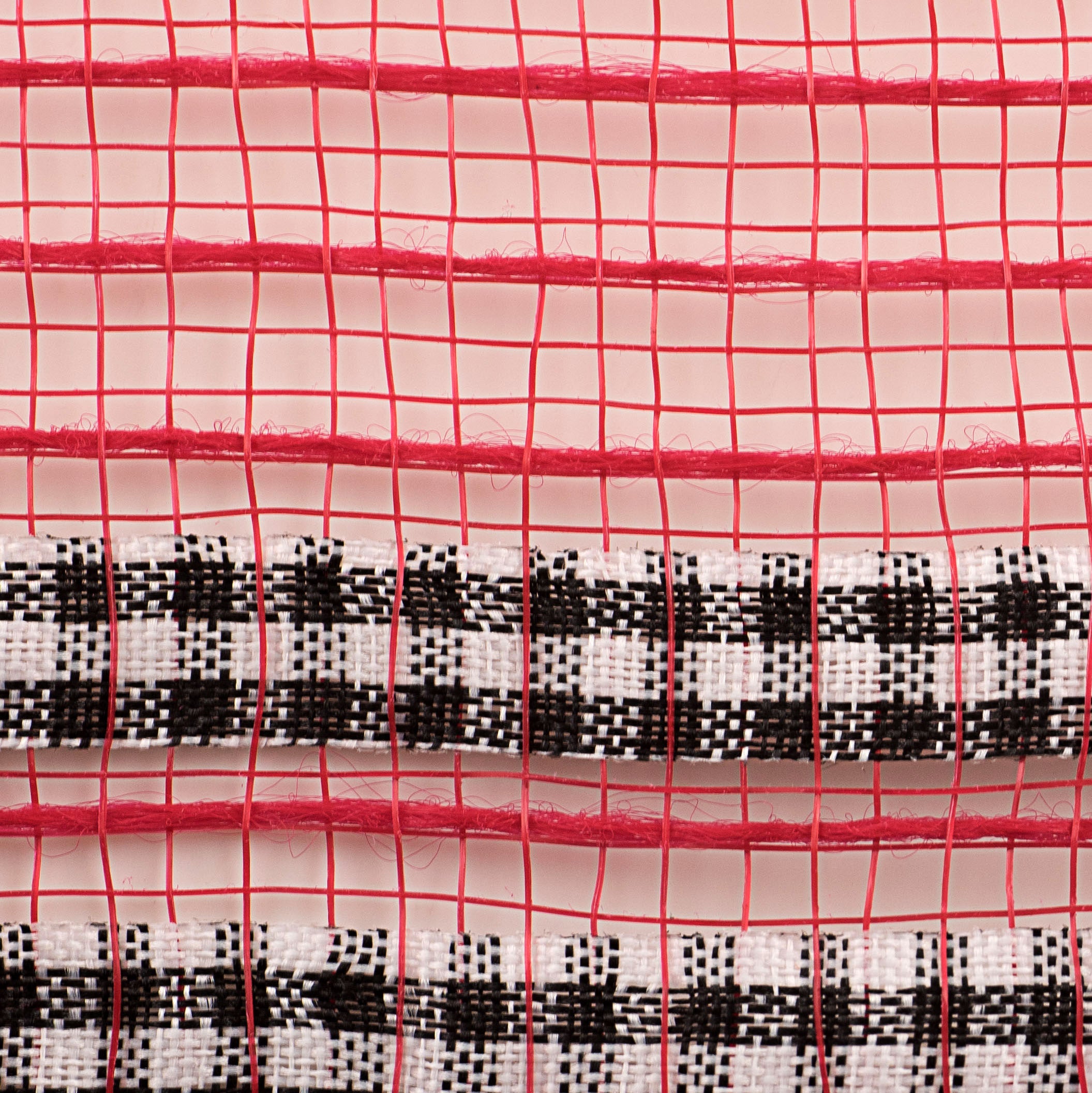 10" Ruffle Patterned Mesh: Red Jute & Buffalo Plaid Print detail photo 3