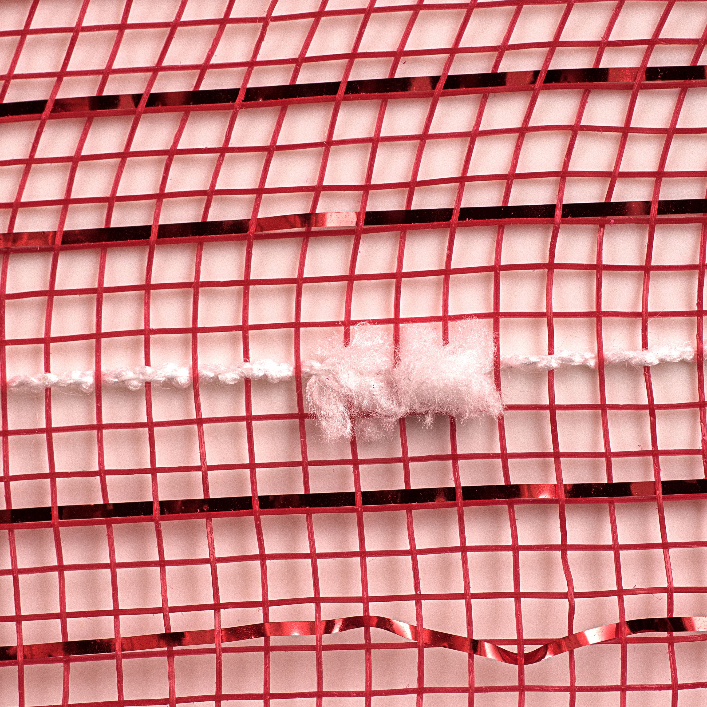 21" Metallic Snowball Deco Mesh: Red & White (10 Yards)