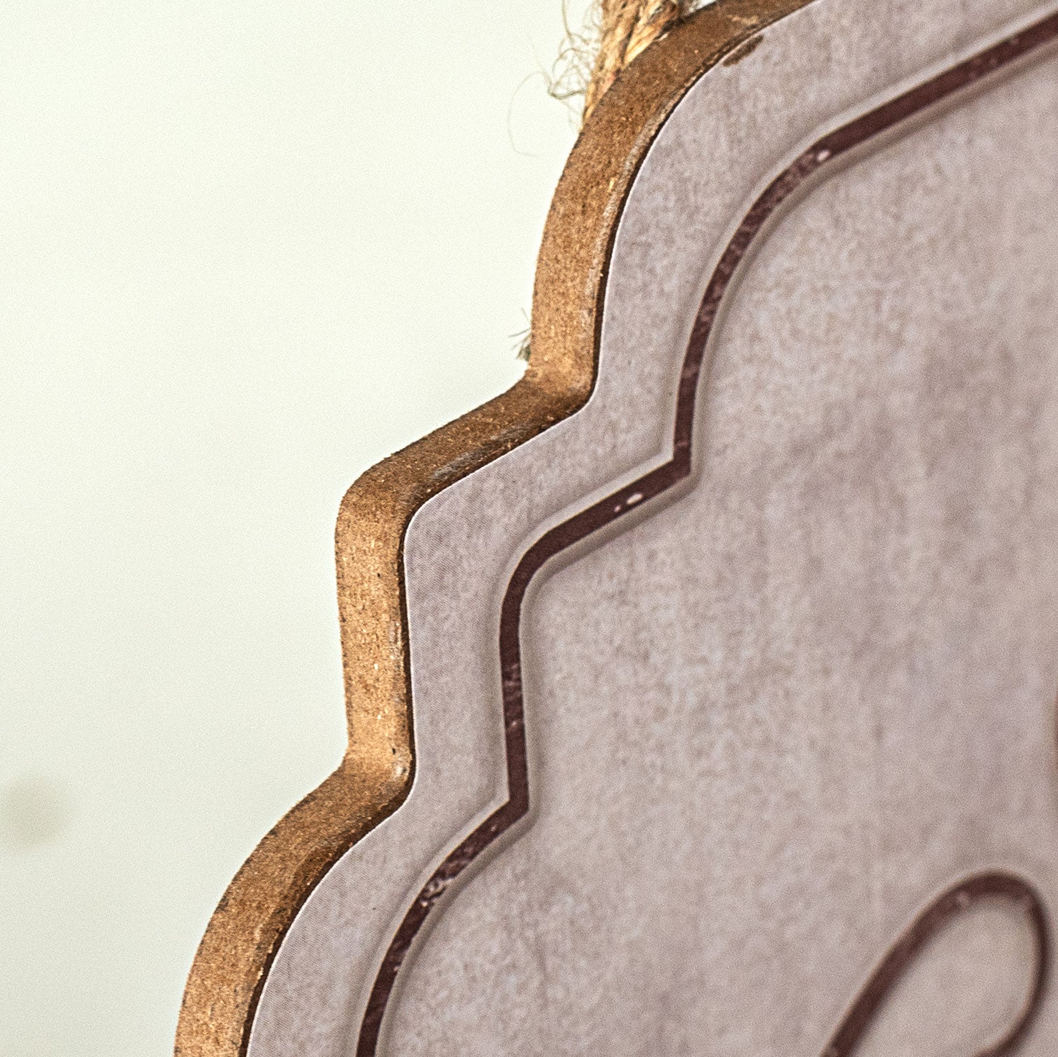 12" Scalloped Wooden Sign: Welcome Fleur de Lis detail photo 3