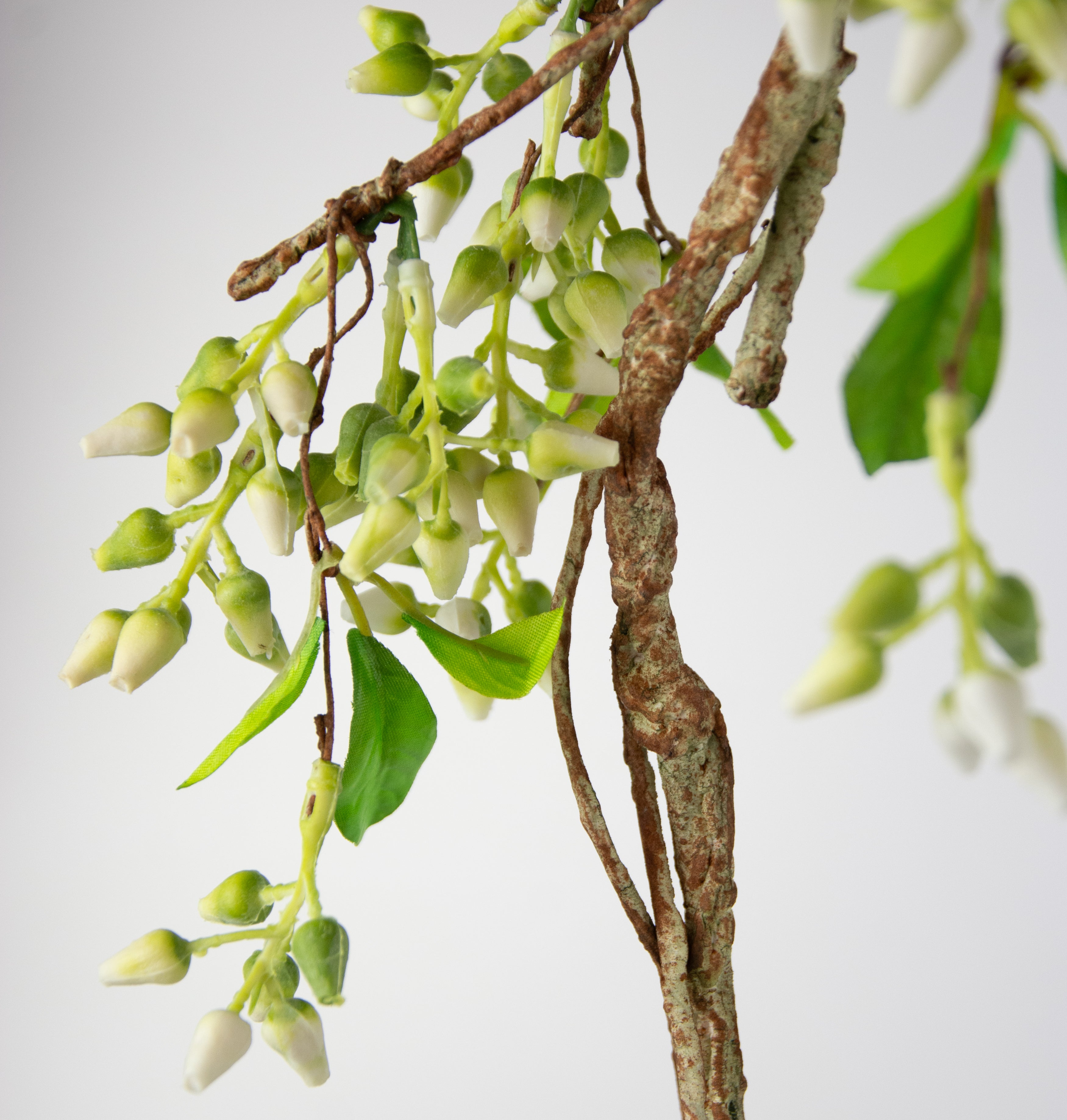 62" Seeded Berry Vine Garland: White detail photo 4