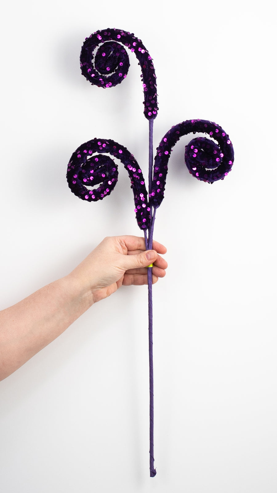 28" Sequin Curly Spray: Regal Purple detail photo 3