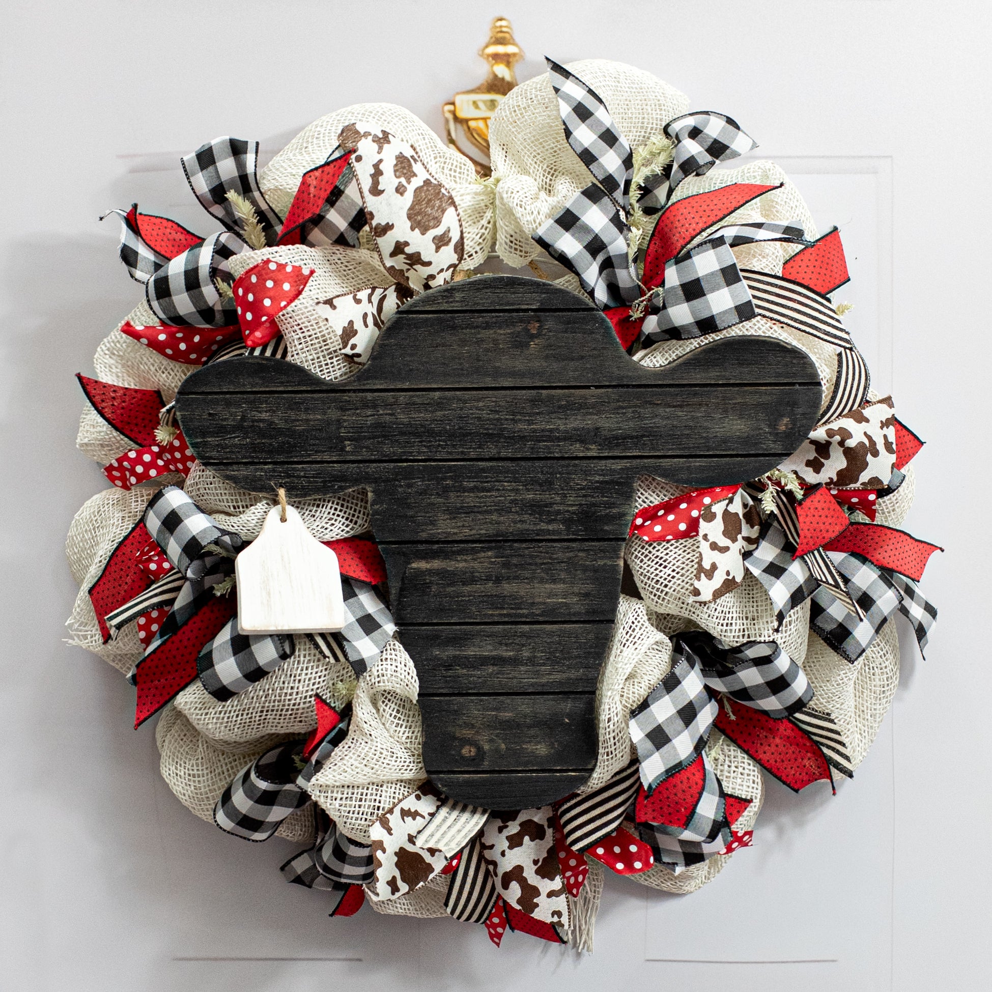 18" Shiplap Cow Head with Tag Hanger: Antique Black Lifestyle Photo