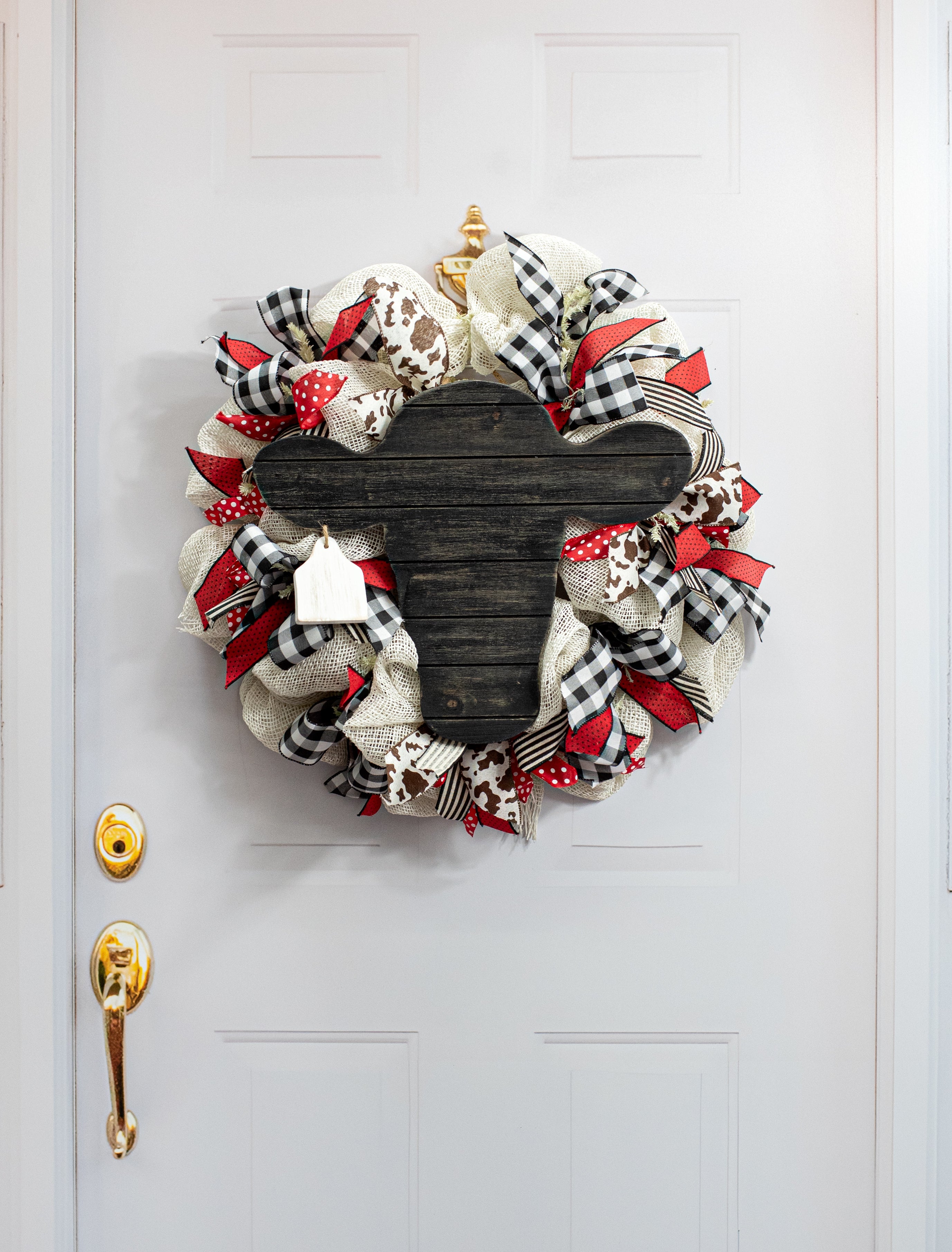 18" Shiplap Cow Head with Tag Hanger: Antique Black detail photo 4