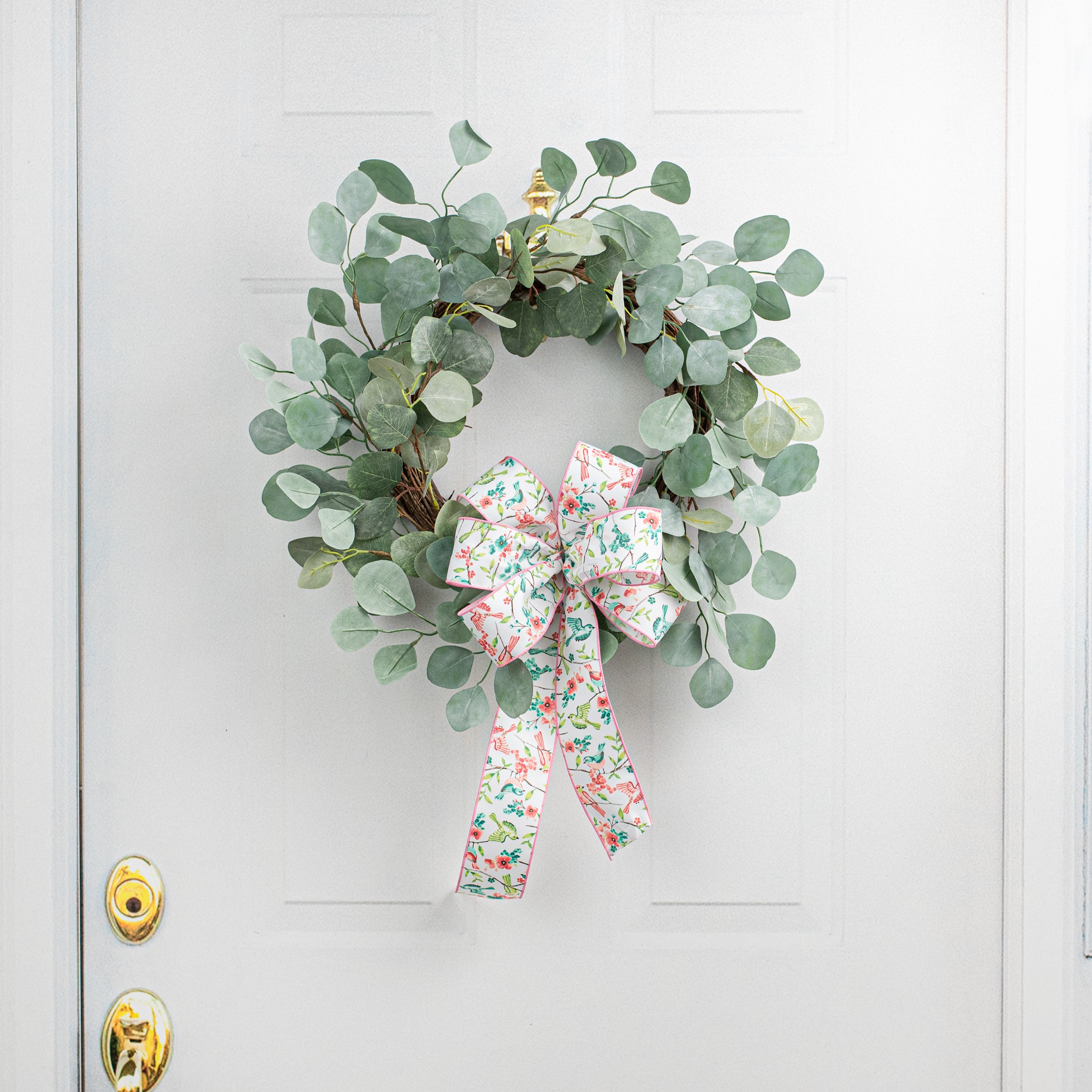21.5" Silver Dollar Eucalyptus Wreath Lifestyle Photo