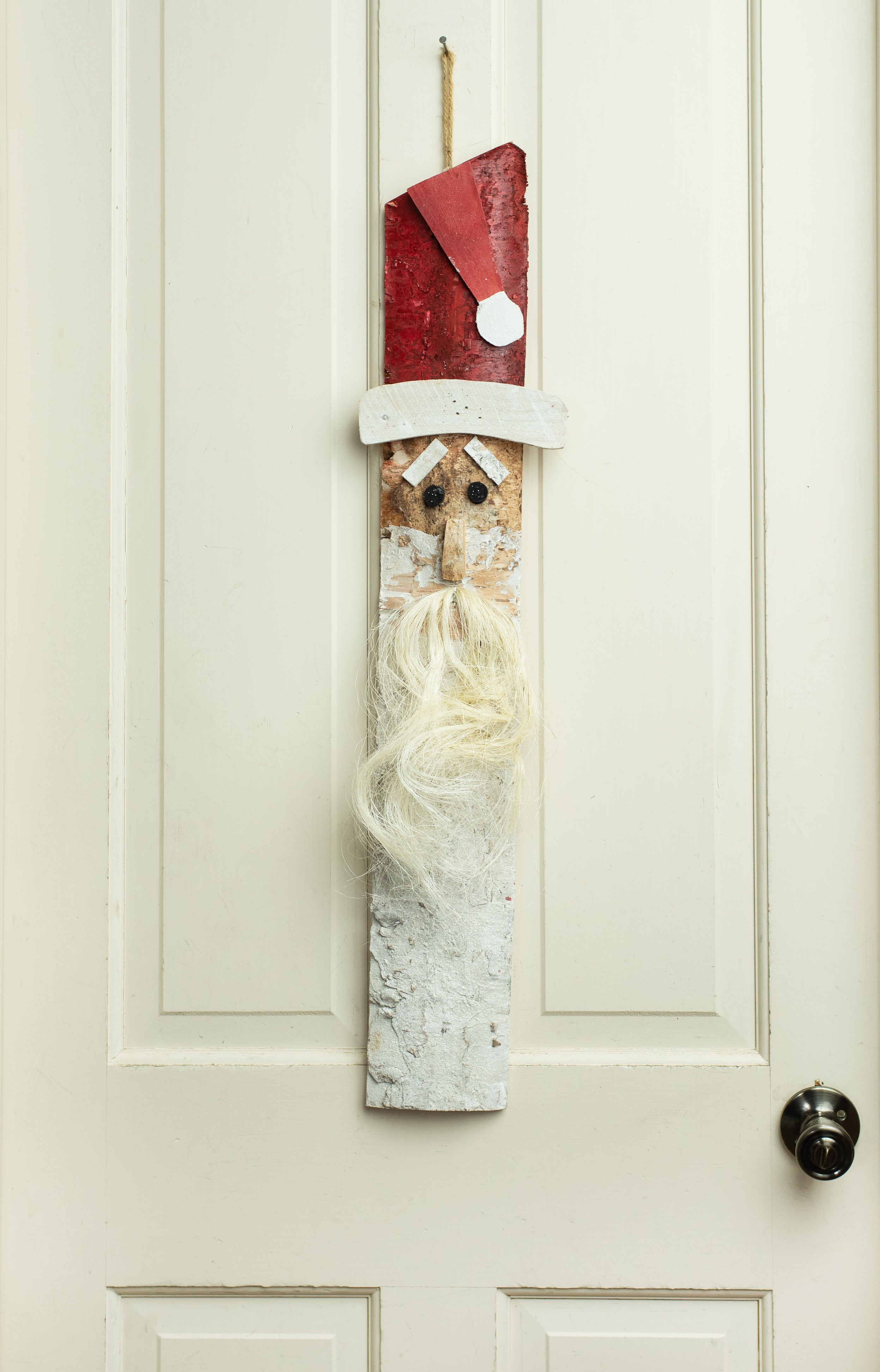 32" Single Plank Birch Decoration: Santa Lifestyle Photo