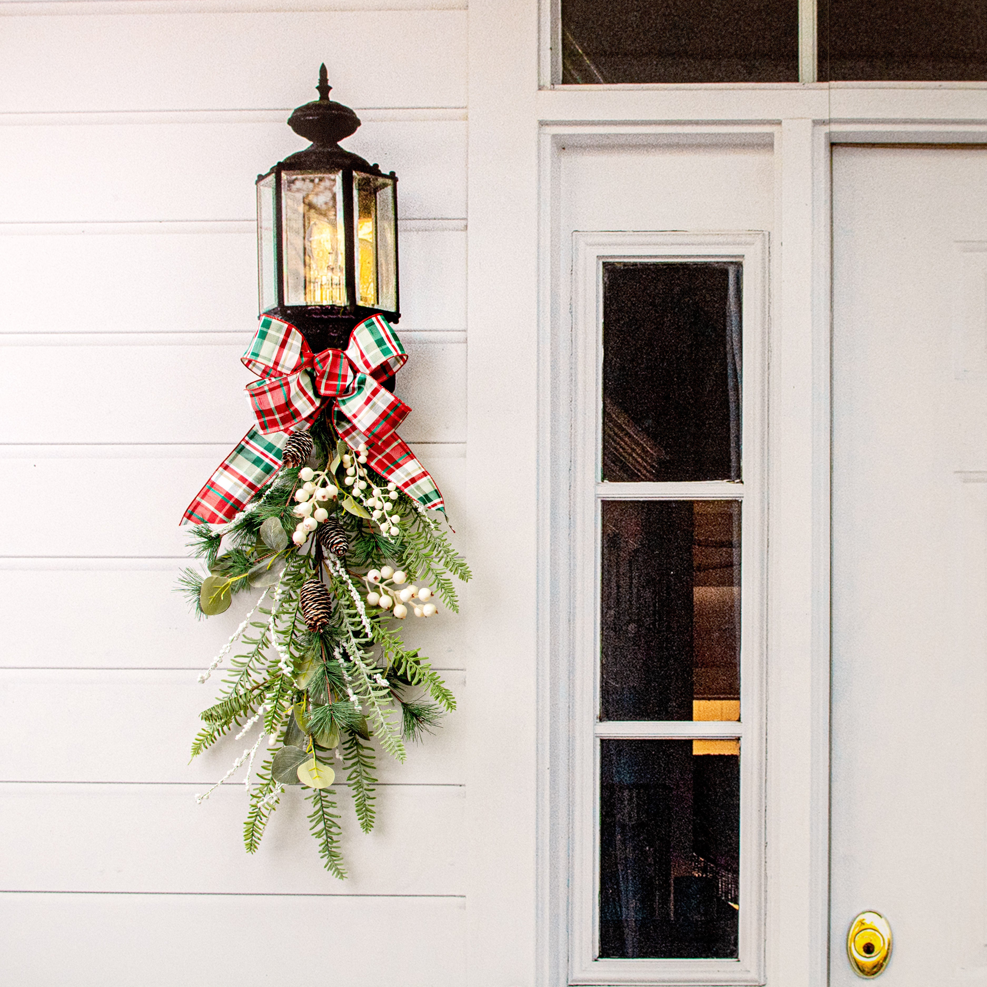 30" Snow Berry, Pine, Eucalyptus Teardrop Lifestyle Photo