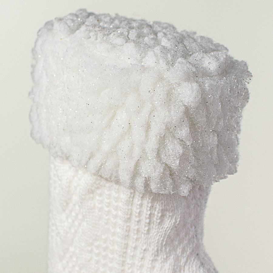 26" Snow Boot Spray: White Lifestyle Photo