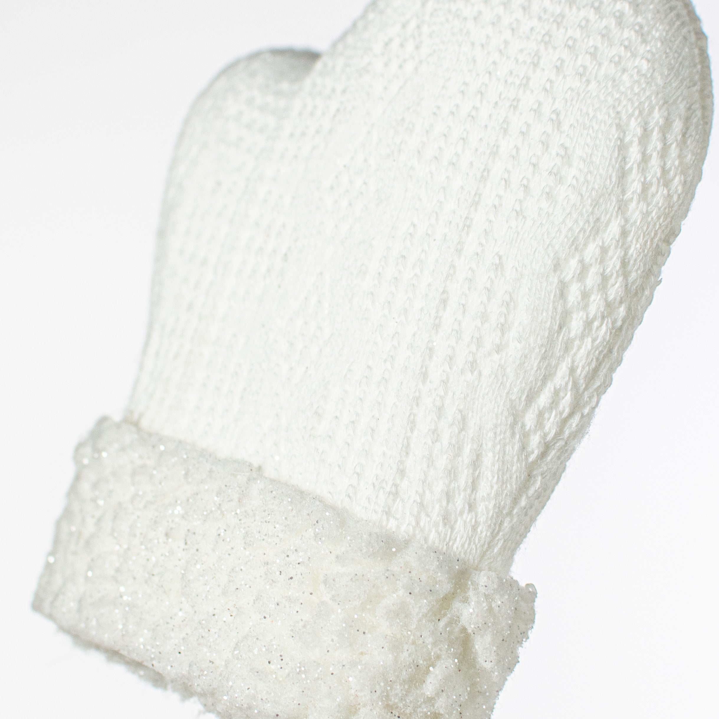 26" Snow Mitten Spray: White Lifestyle Photo