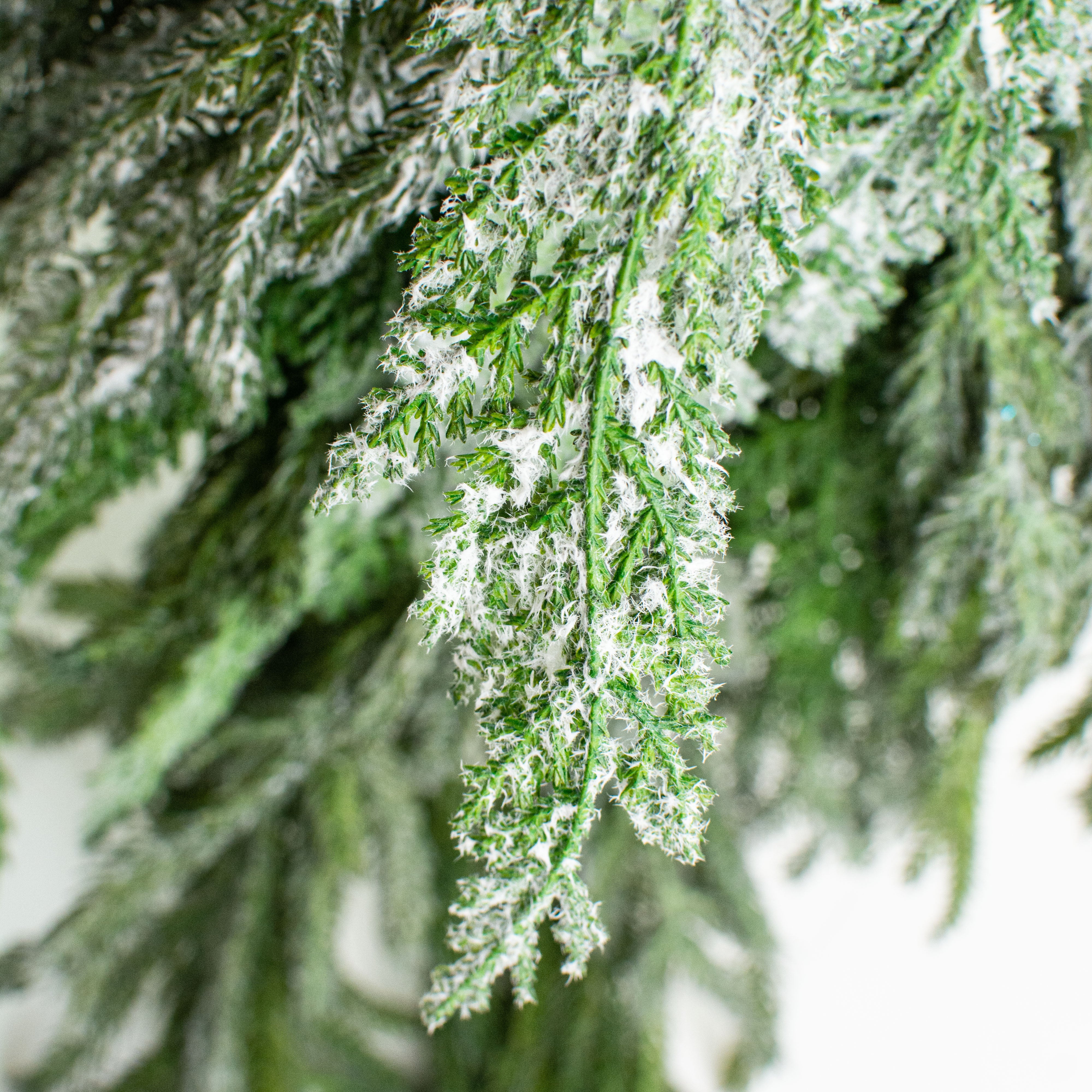 26" Snow Pine Teardrop detail photo 3