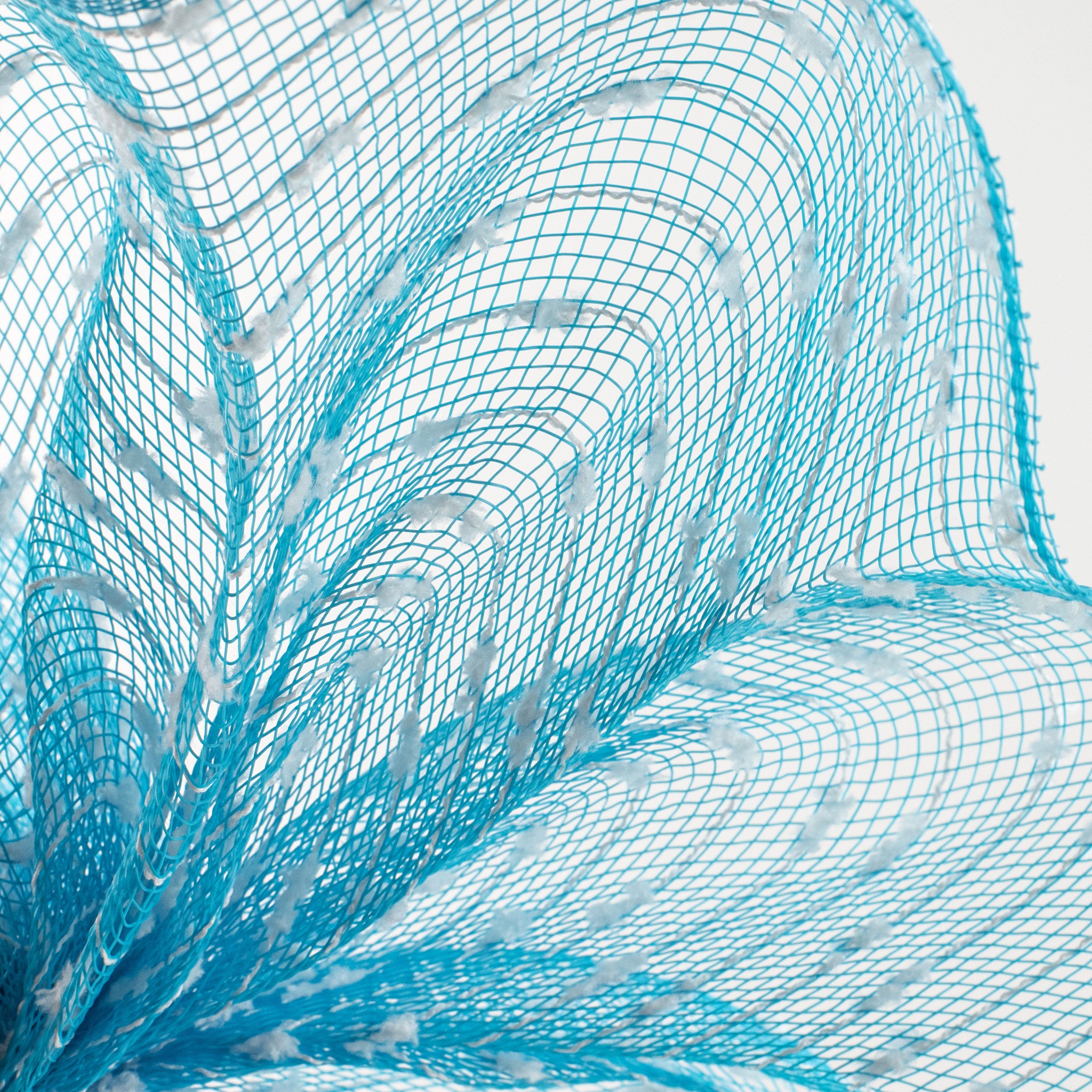 10" Snowball Deco Mesh: Turquoise Blue & White (10 Yards) Lifestyle Photo