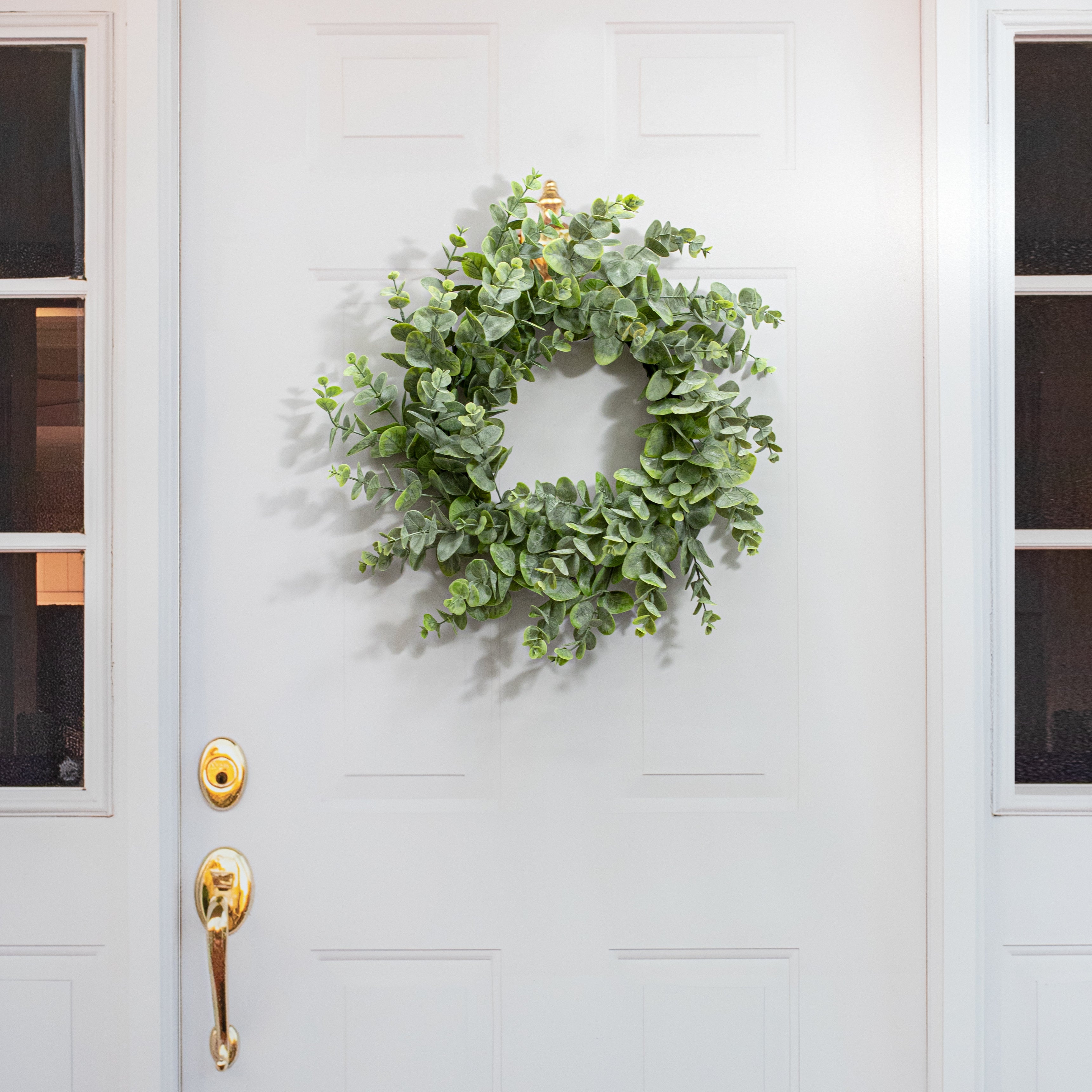 24" Spiral Silver Dollar Eucalyptus Wreath detail photo 6
