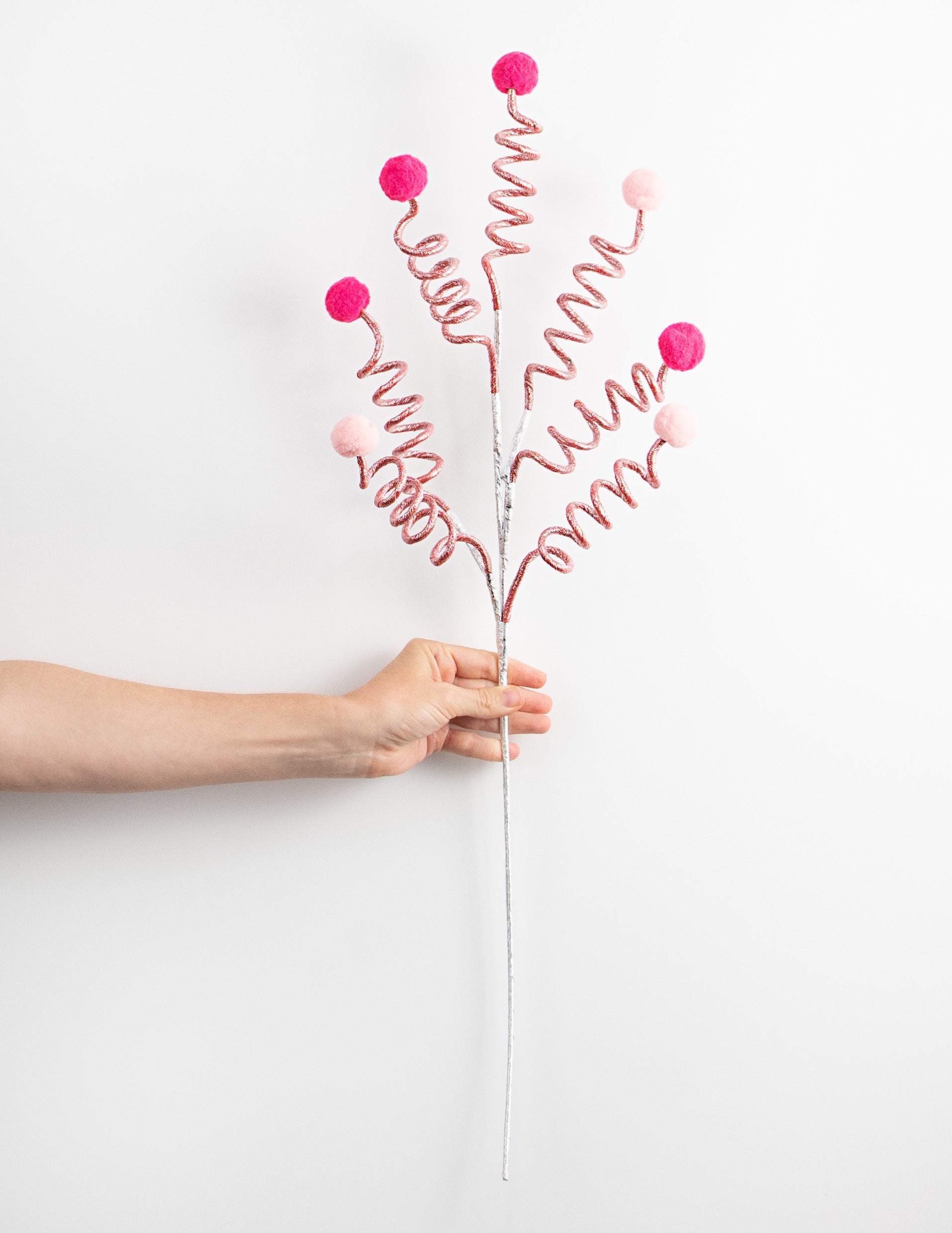 29" Springy Ball Spray: Pink & Fuchsia detail photo 3