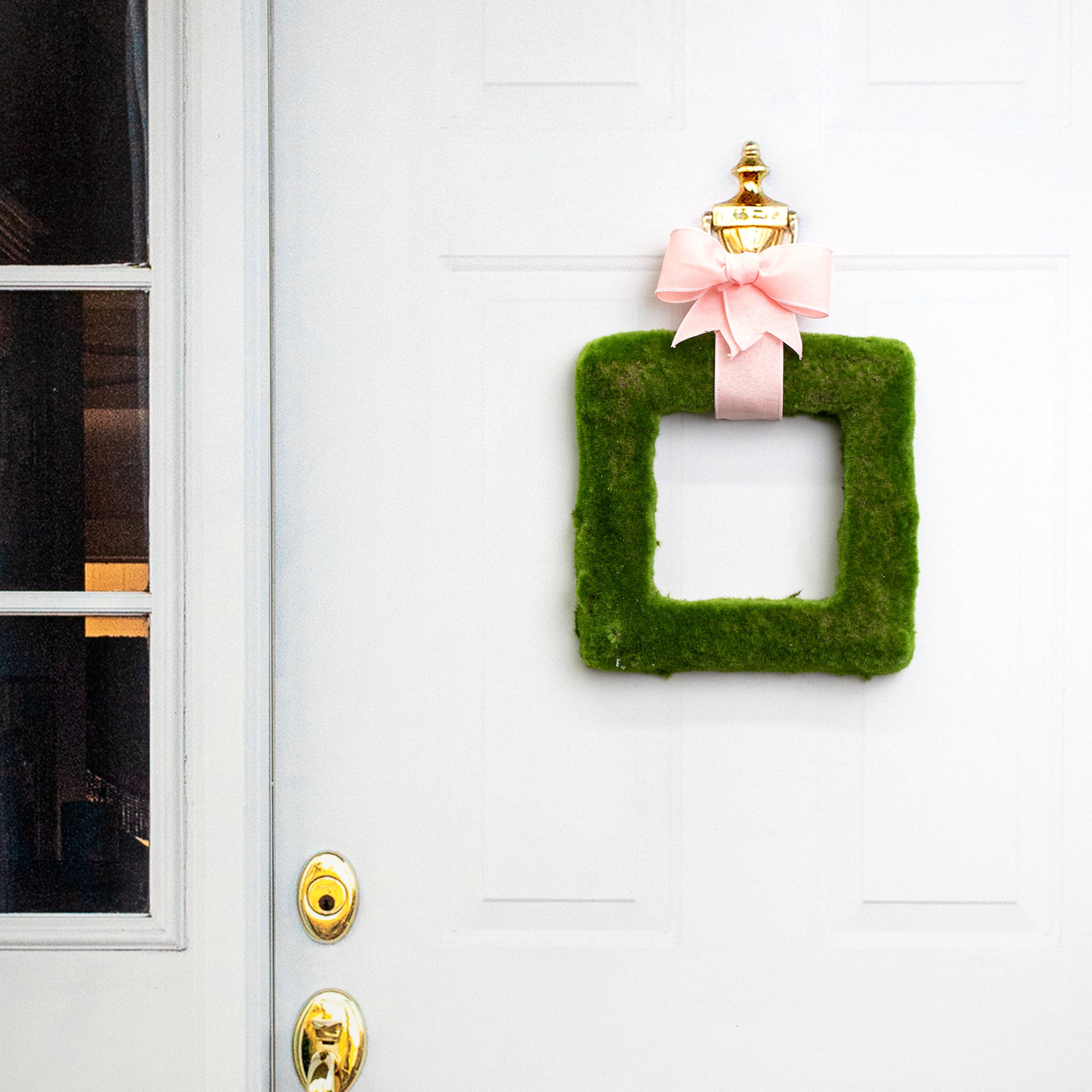 12" Square Cushion Moss Wreath Lifestyle Photo