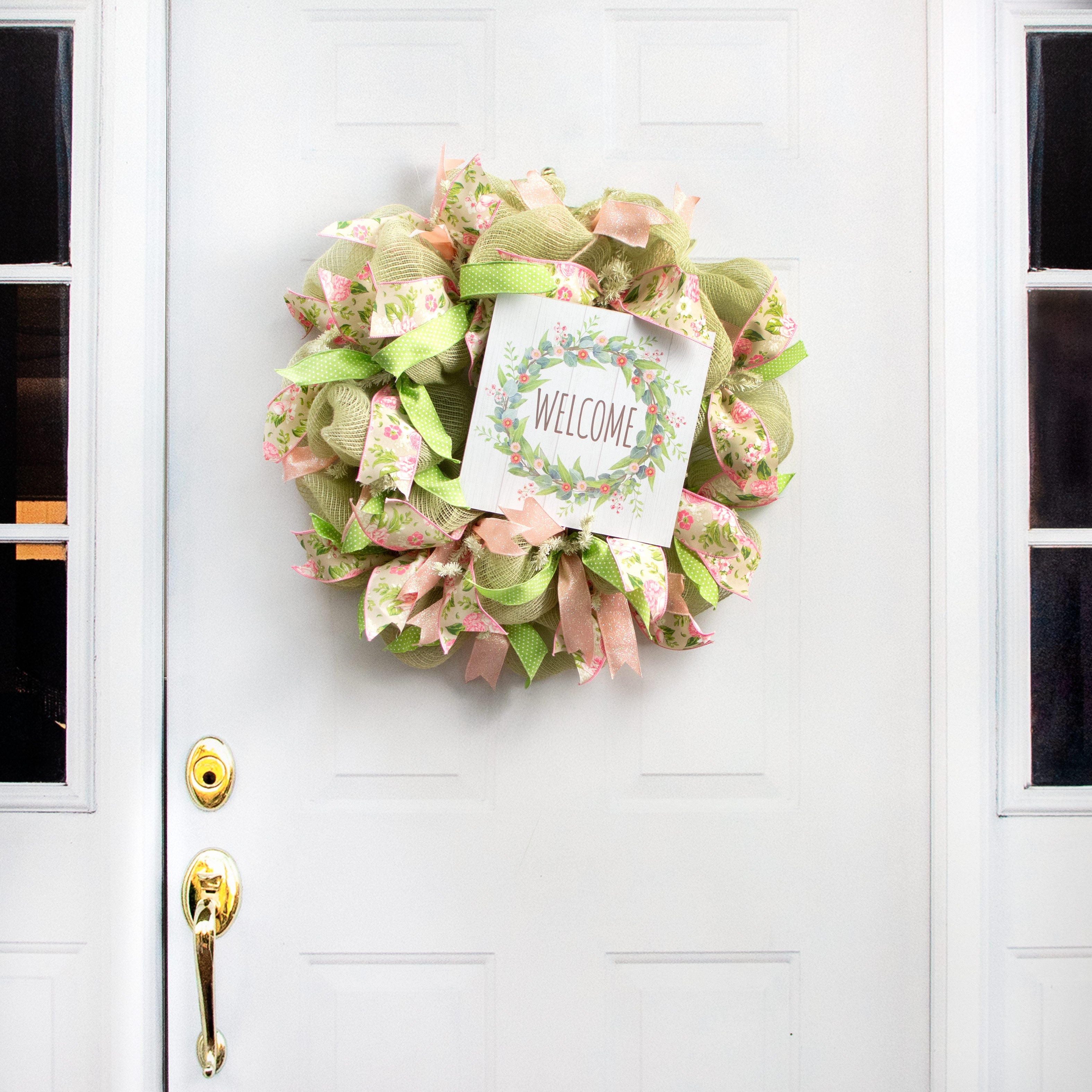 10" Square Wooden Sign: Welcome Floral Wreath detail photo 4