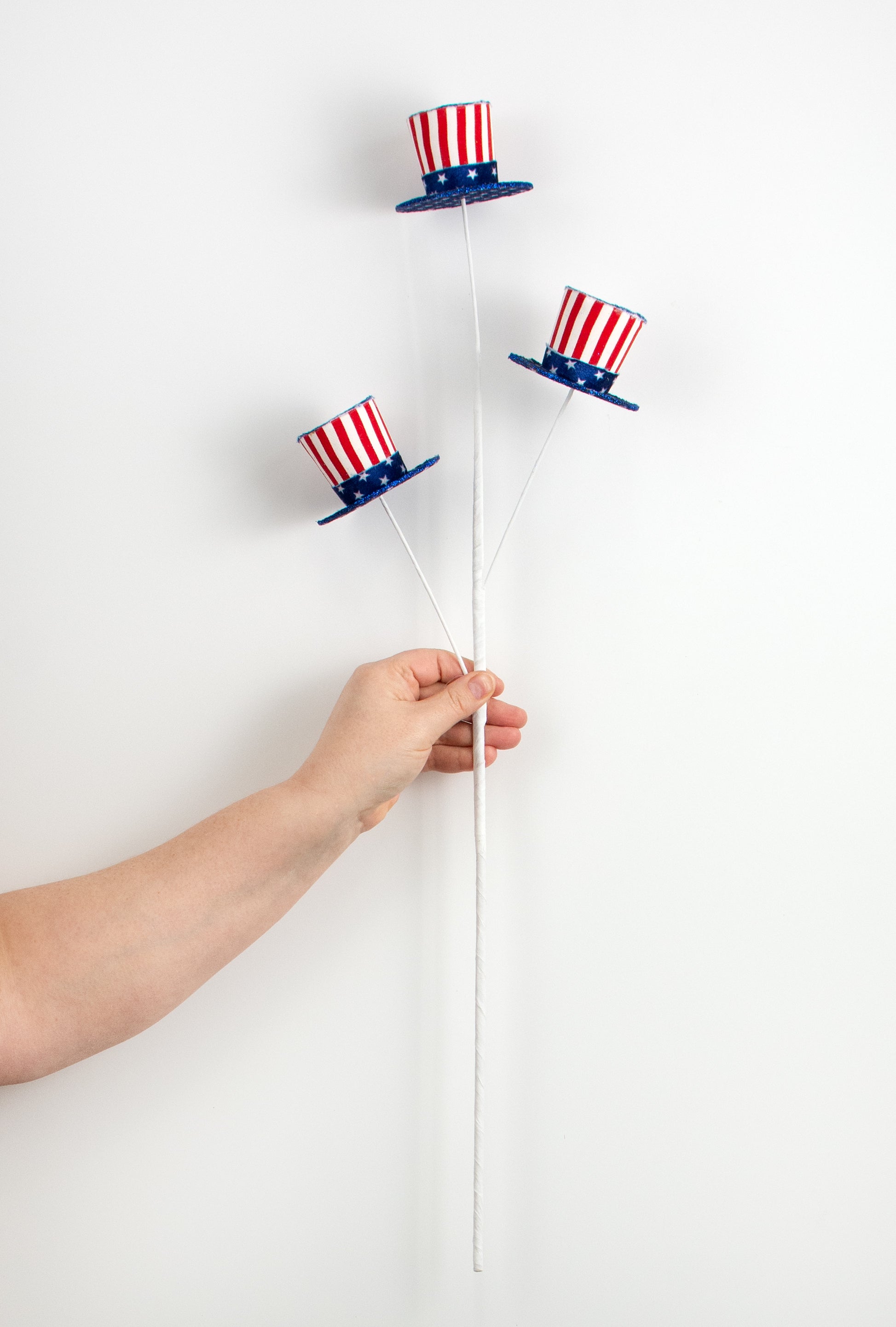 26" Stars & Stripes Patriotic Top Hat Spray detail photo 3