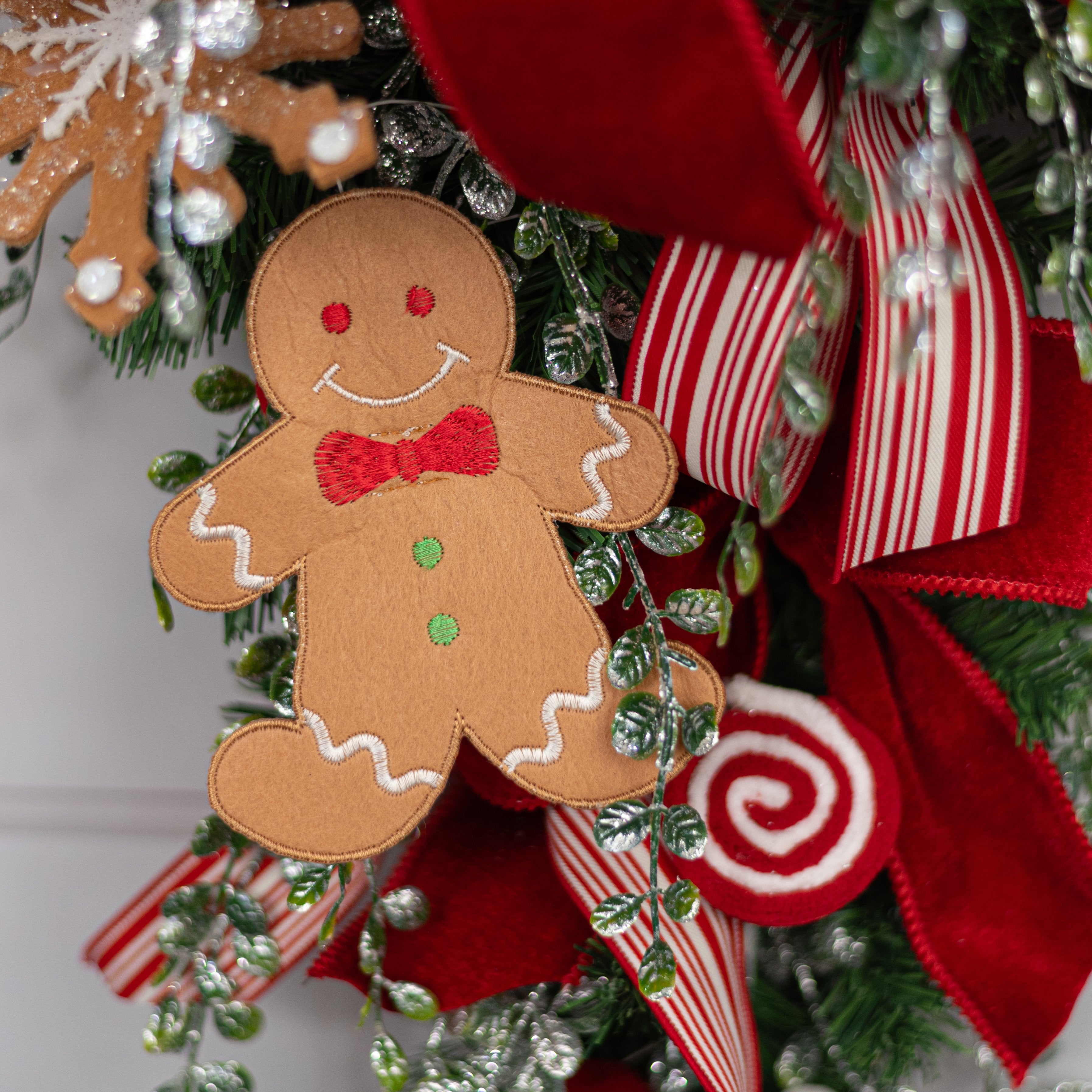 [D Stevens] 5.5" Felt Embroidered Gingerbread Clip Lifestyle Photo