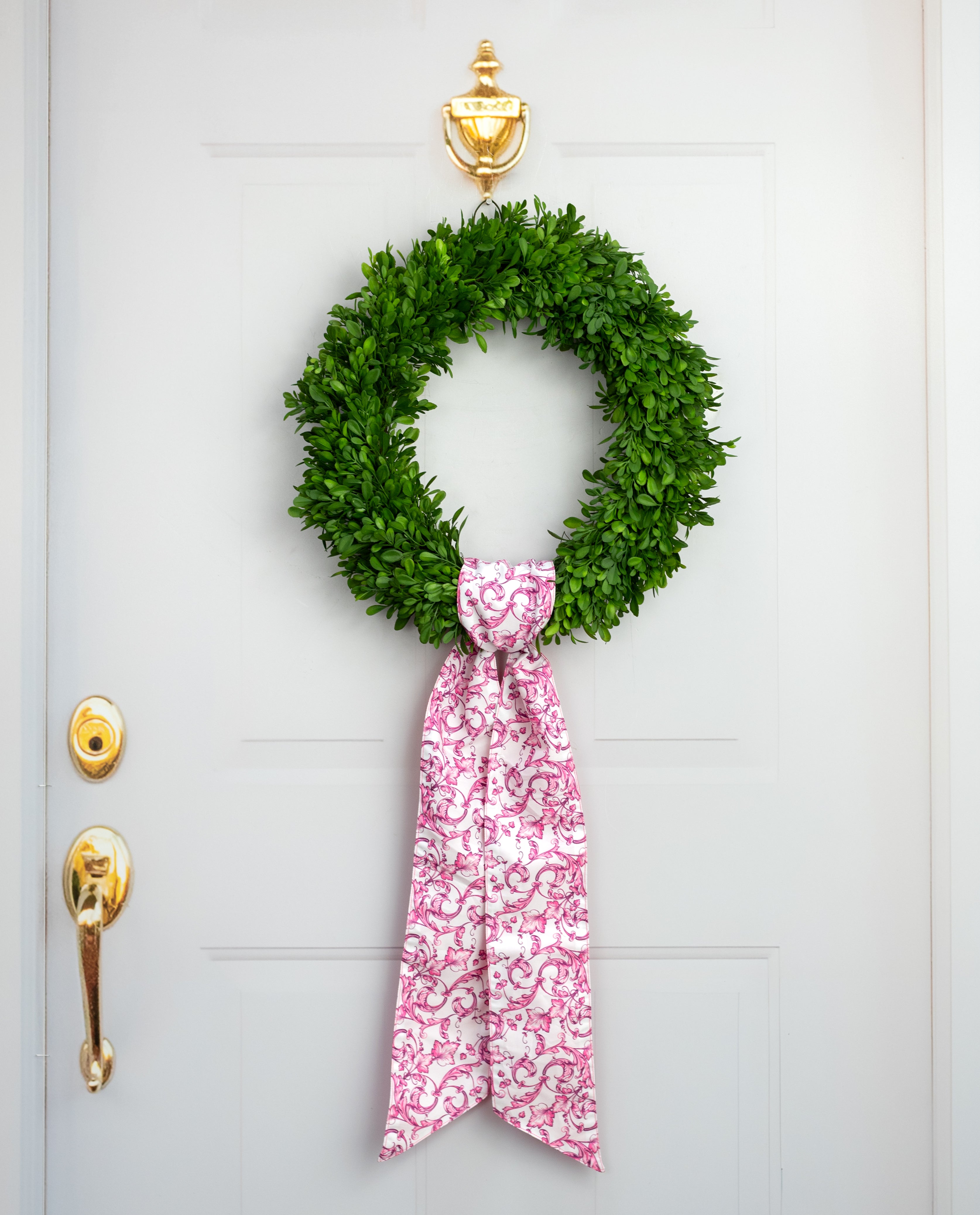 [D Stevens] 4" x 56" Poplin Wreath Sash: Hot Pink & White Scroll Chinoiserie Lifestyle Photo