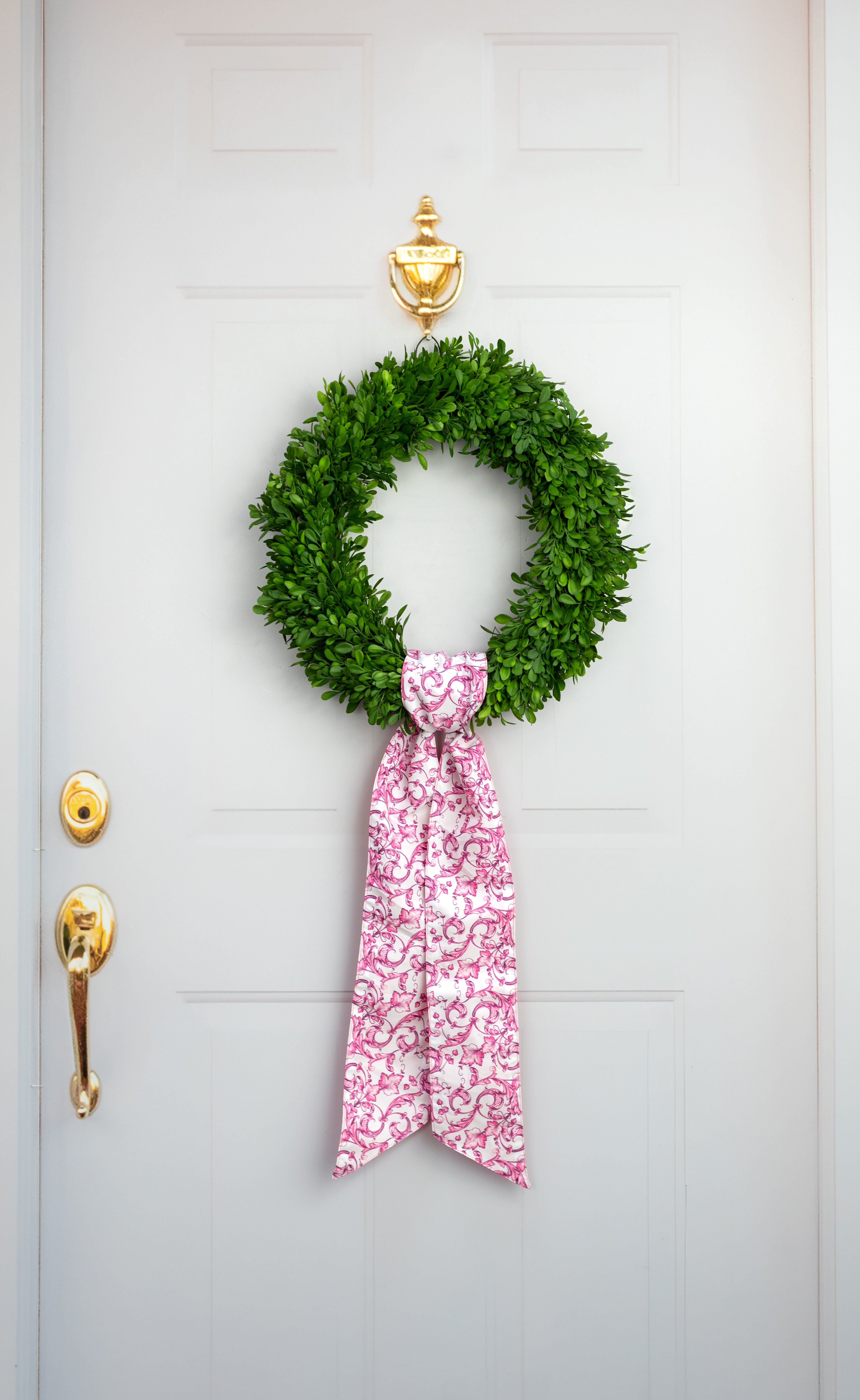 [D Stevens] 4" x 56" Poplin Wreath Sash: Hot Pink & White Scroll Chinoiserie detail photo 4