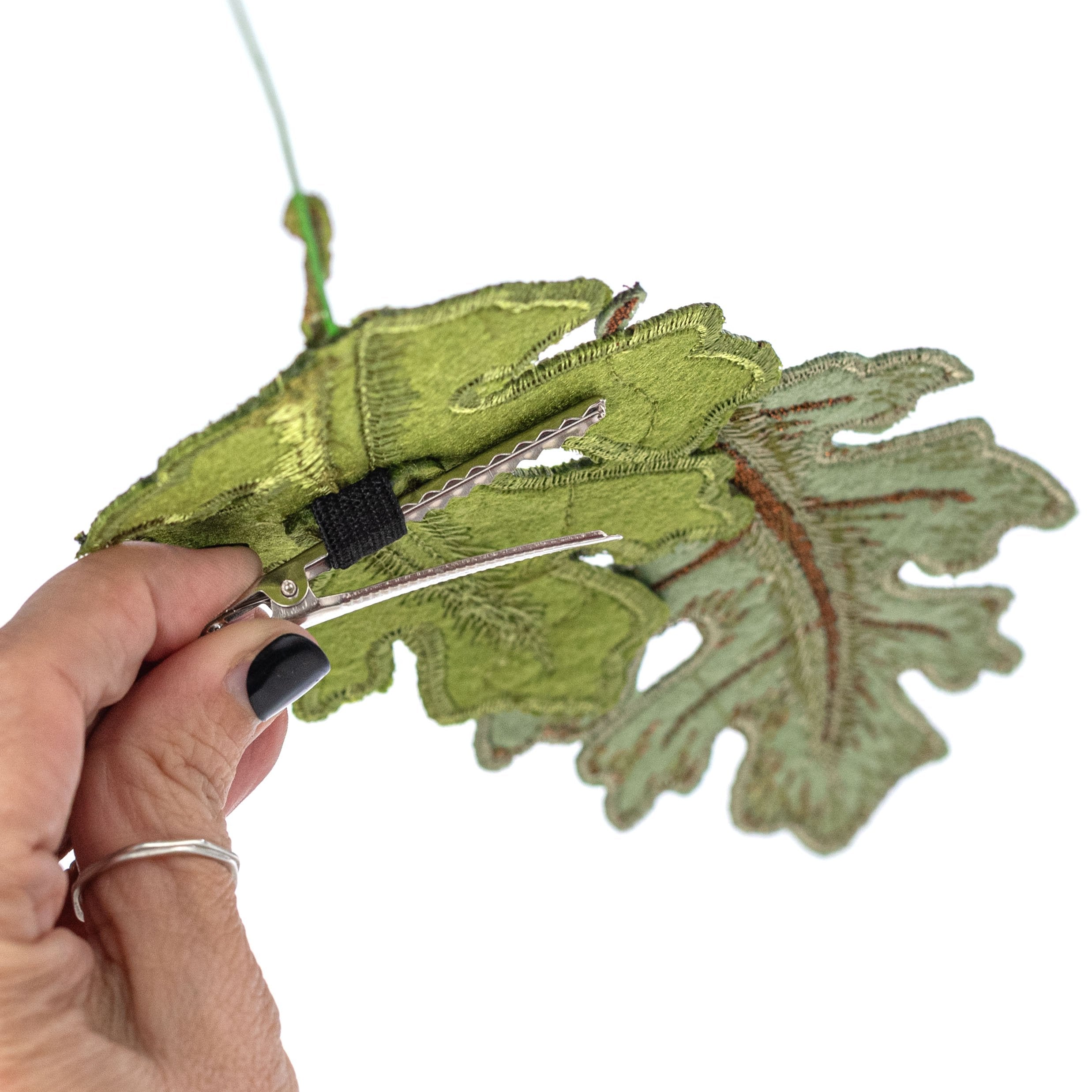 [D Stevens] 7" Embroidered Double Oak Leaf Clip Ornament: Natural Green detail photo 4