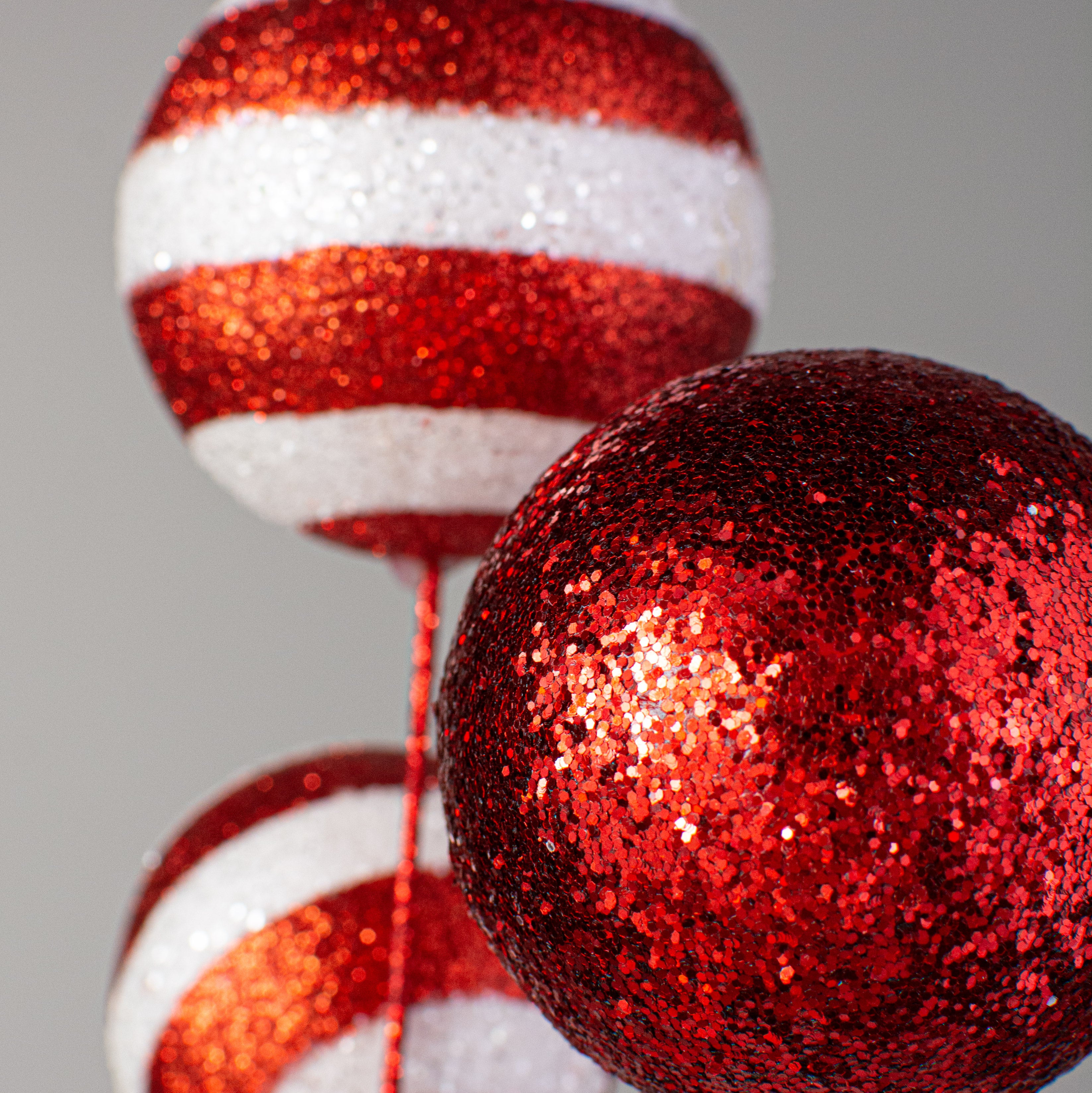 20" Stripe & Solid Ball Pick: Red & White Lifestyle Photo