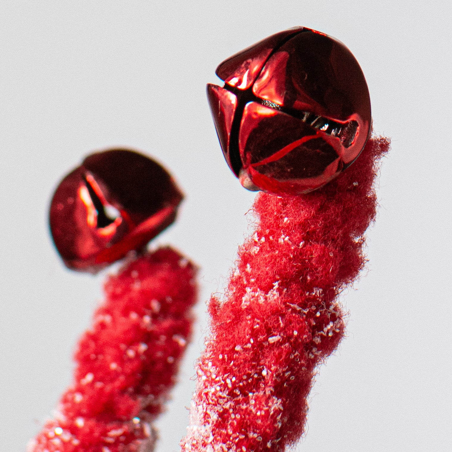 26" Sugar Glazed Wool Tinsels Spray: Red detail photo 4