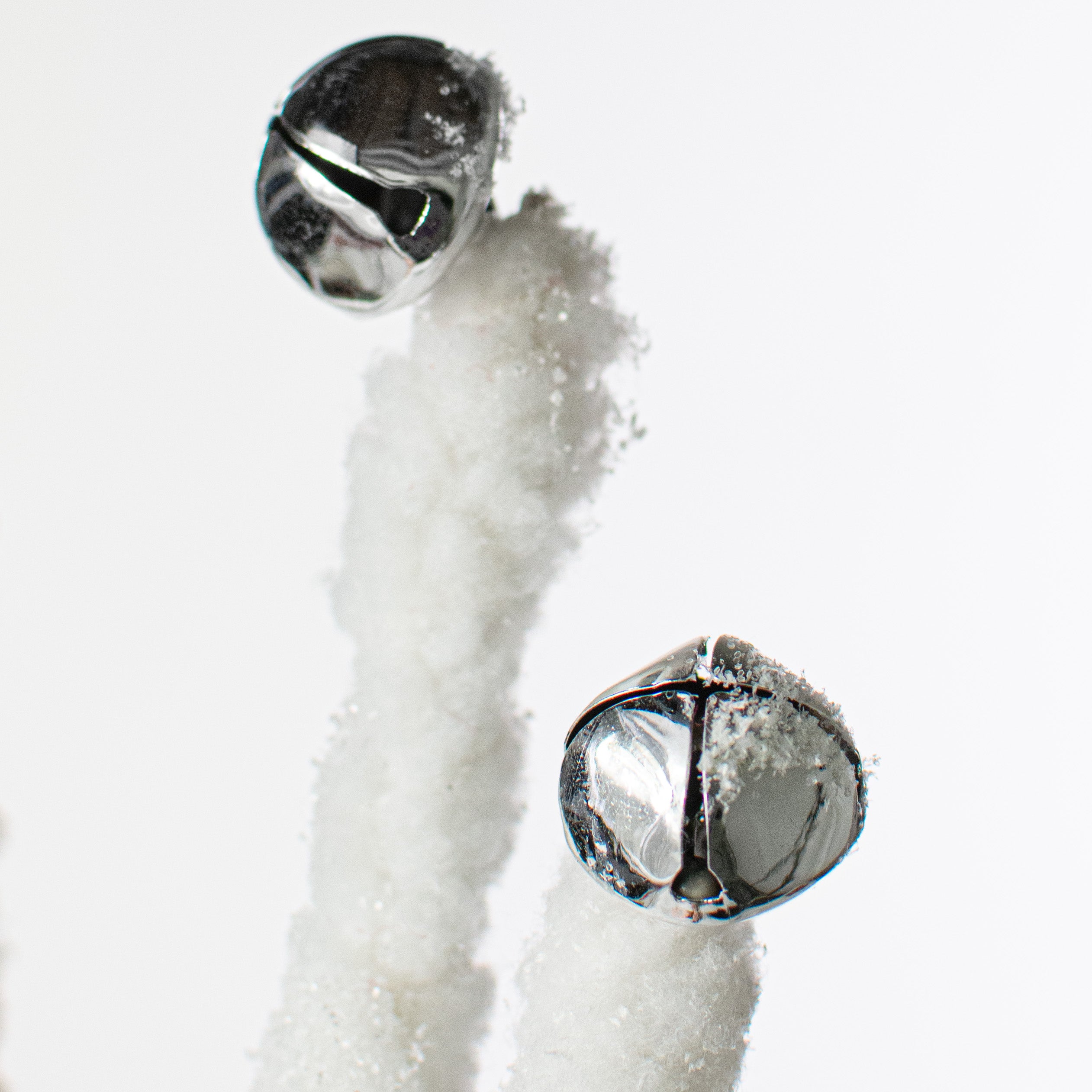 26" Sugar Glazed Wool Tinsels Spray: White detail photo 4