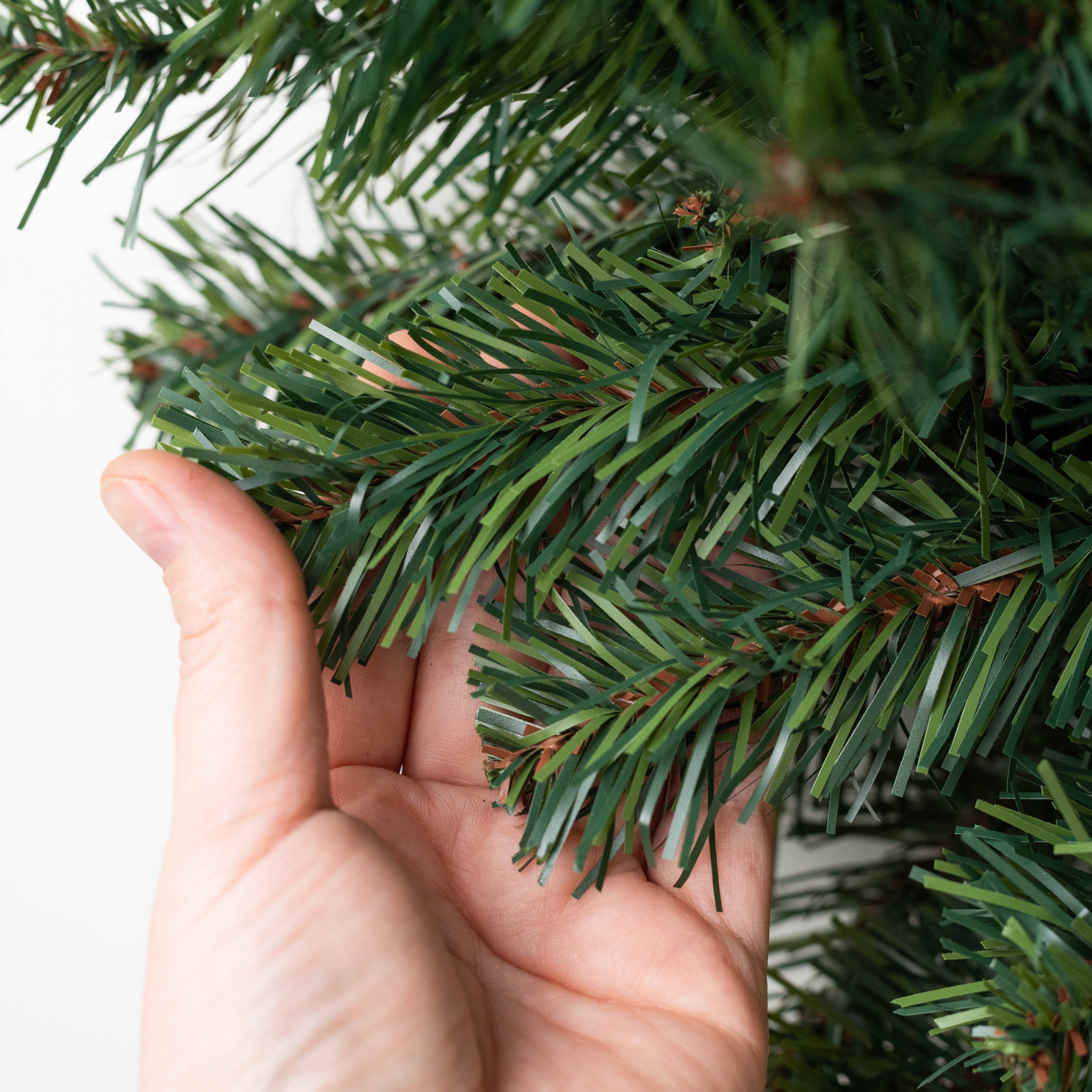 24" Sugar Pine Wreath: Two-Tone Green detail photo 3