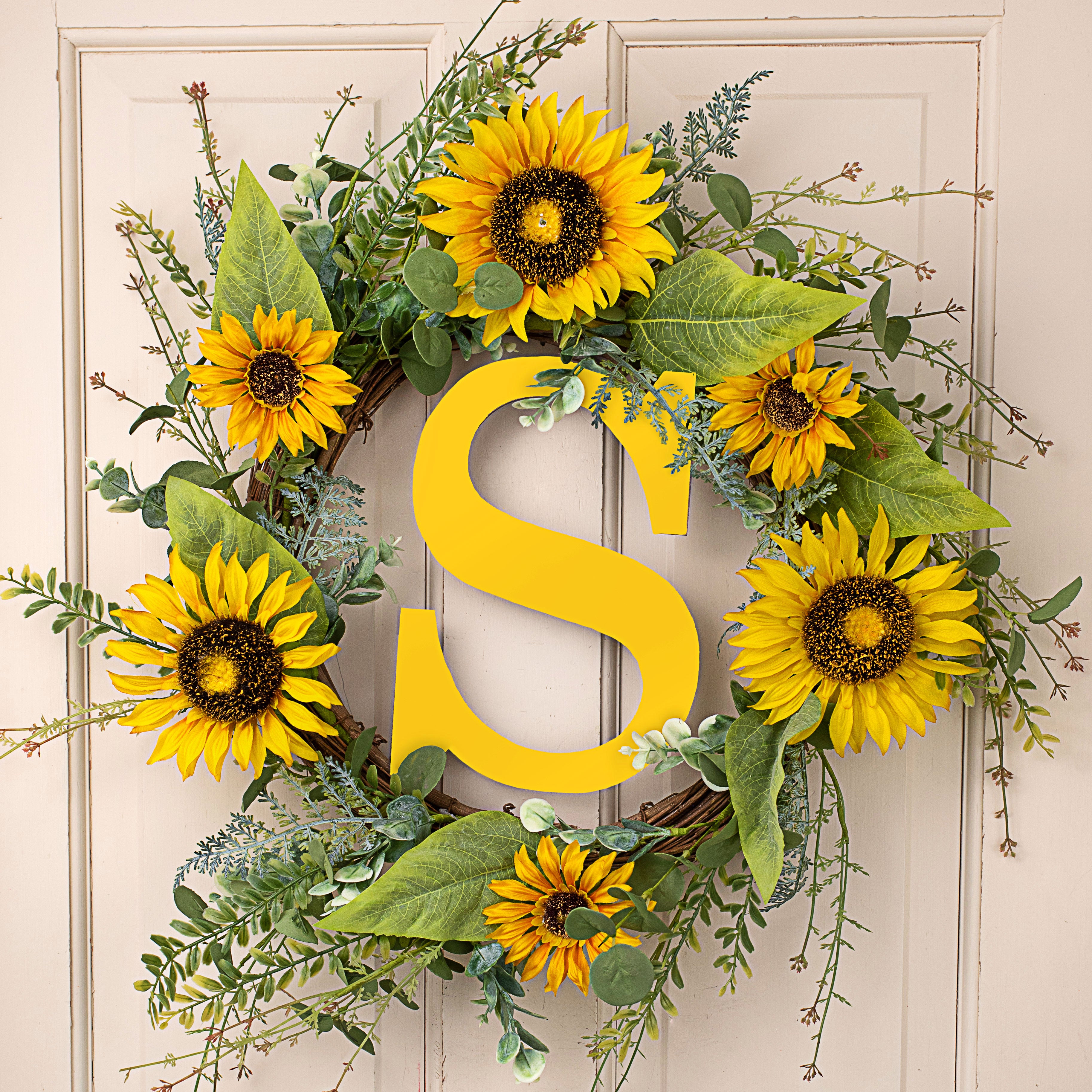 24" Sunflower Mixed Wreath Lifestyle Photo