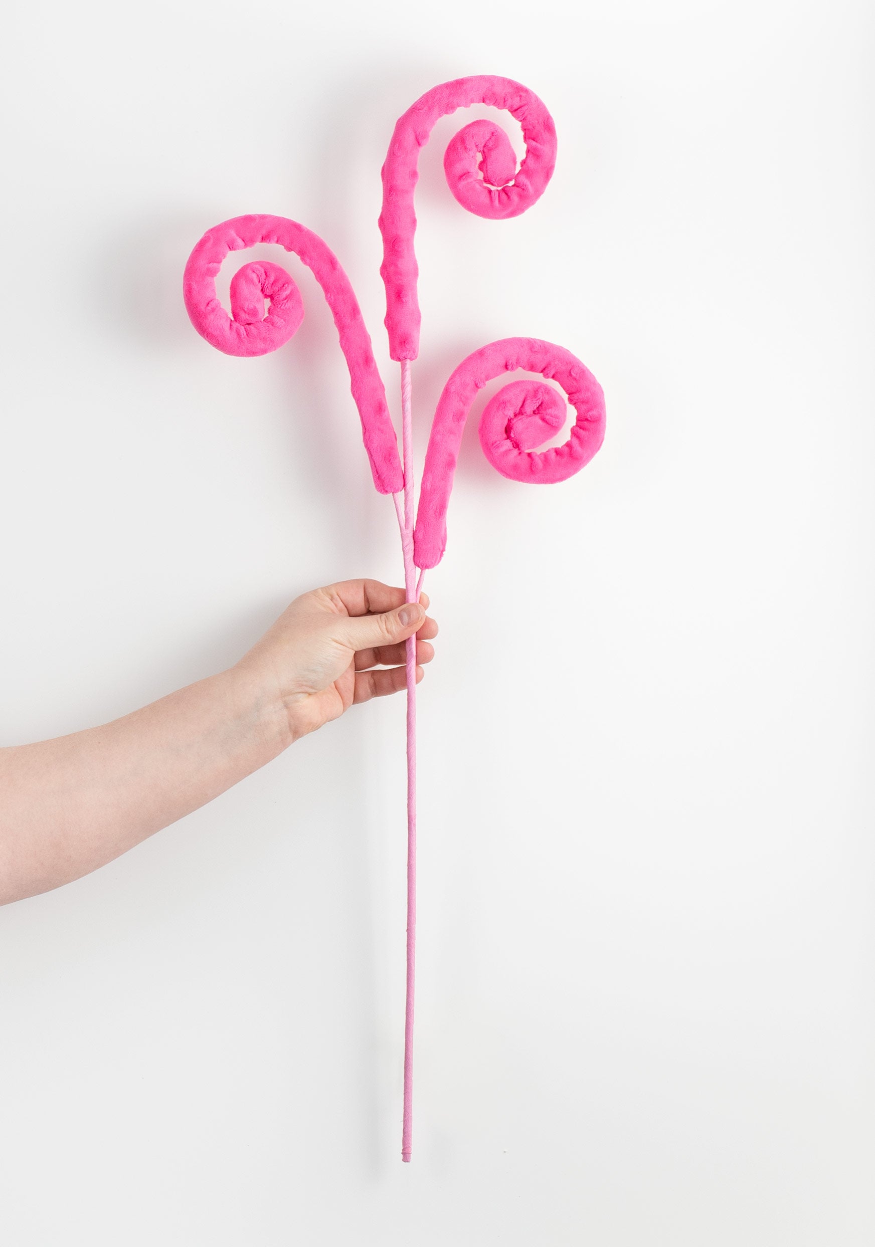 28" Swiss Dot Faux Fur Curly Spray: Fuchsia Pink detail photo 3