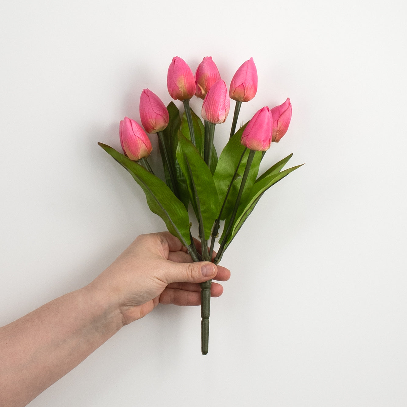 13" Tulip Bush: Pink (9 Stem) detail photo 3