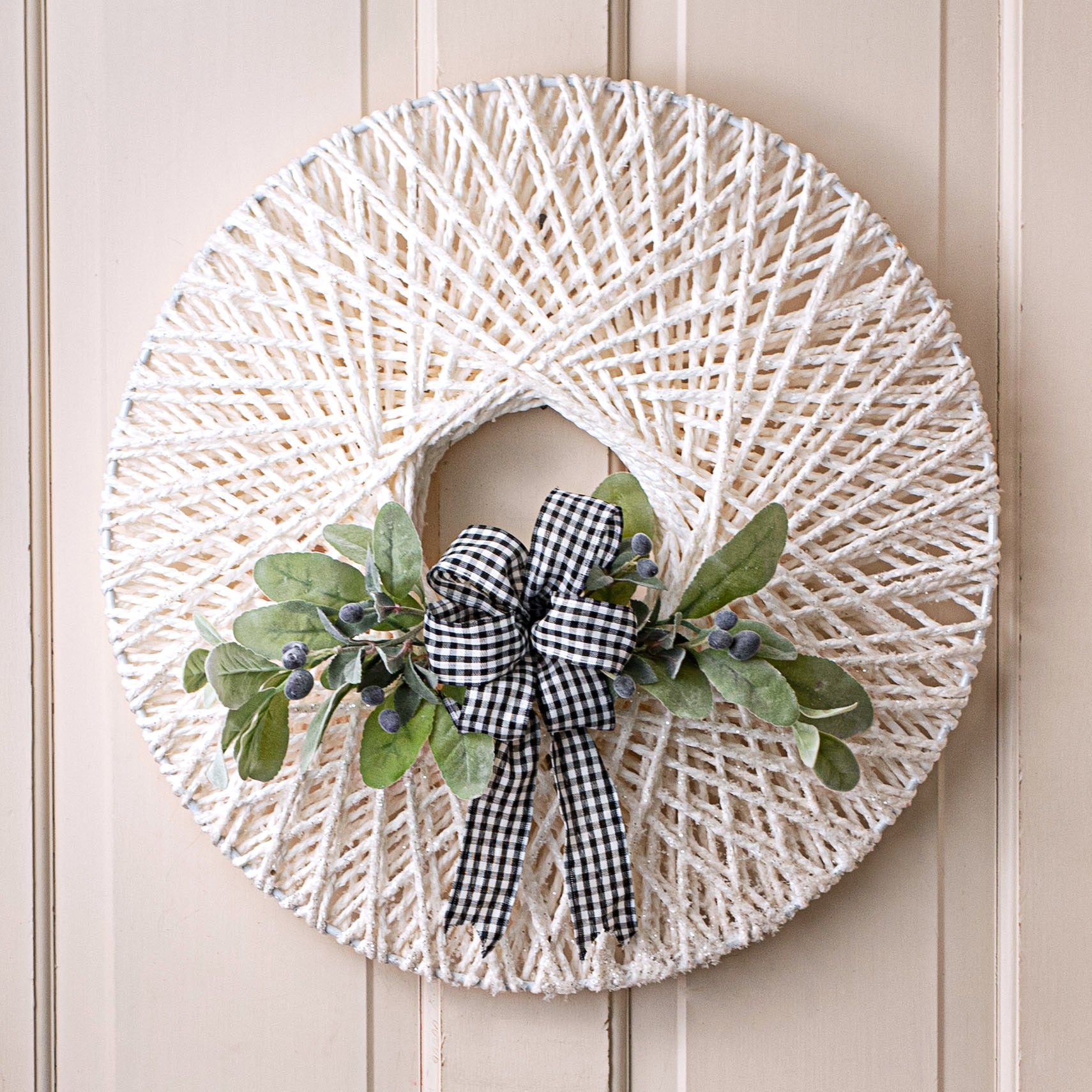 19" Twine Round Wreath Form: White detail photo 5