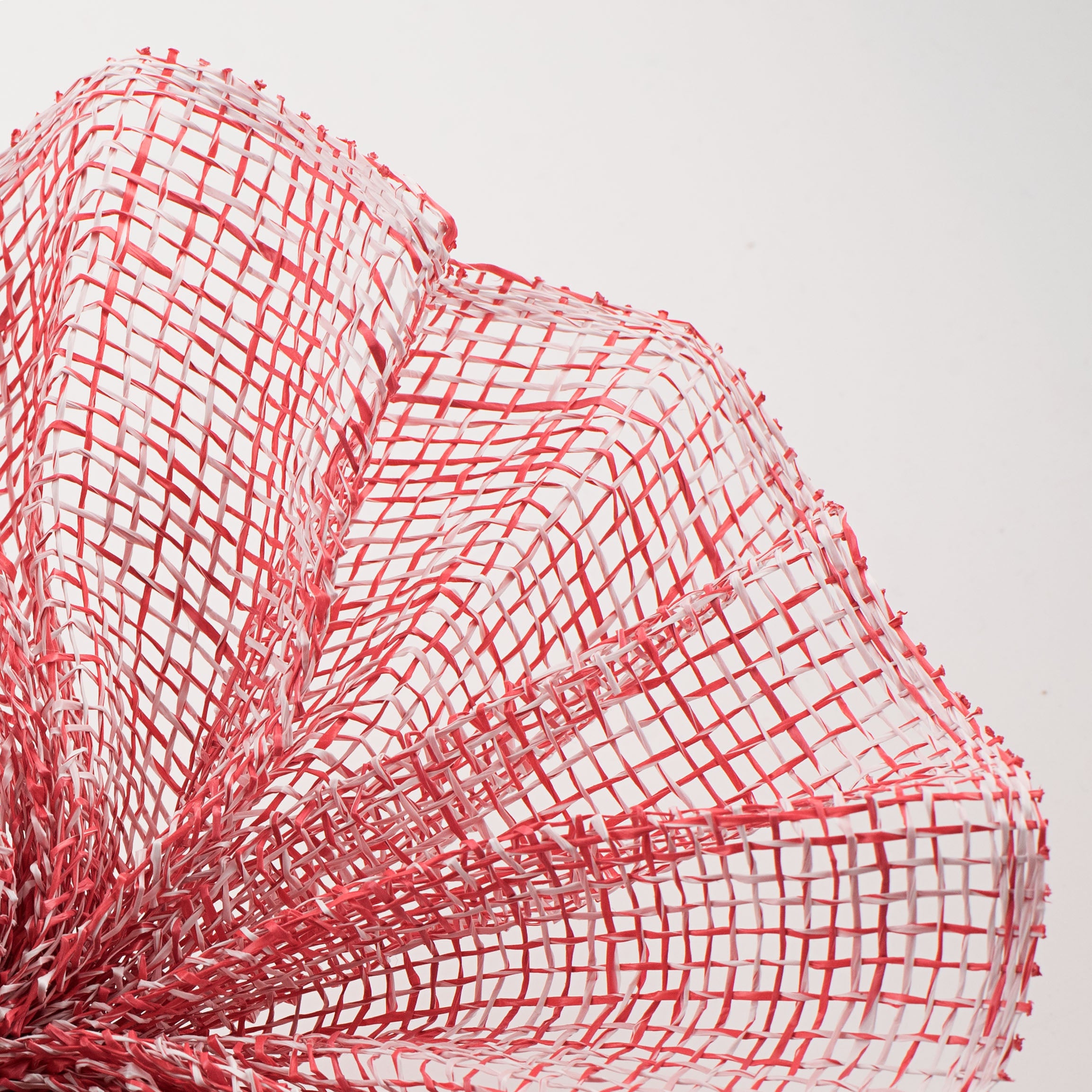 10" Two-Tone Poly Burlap Mesh: Red & White detail photo 4