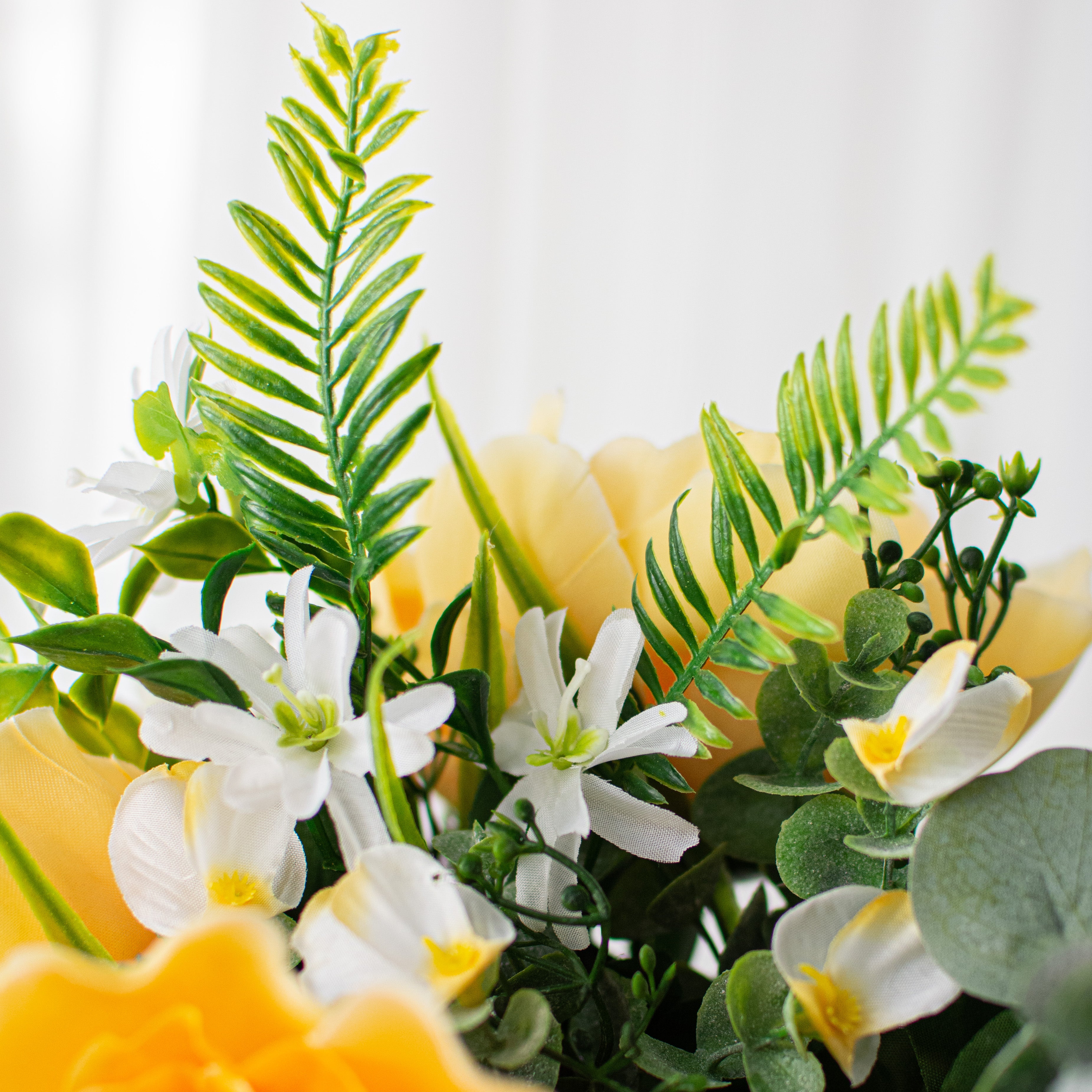 Un-bushed Pick Mix: Peony, Daisy, Fern & Eucalyptus (18 Stem) detail photo 4