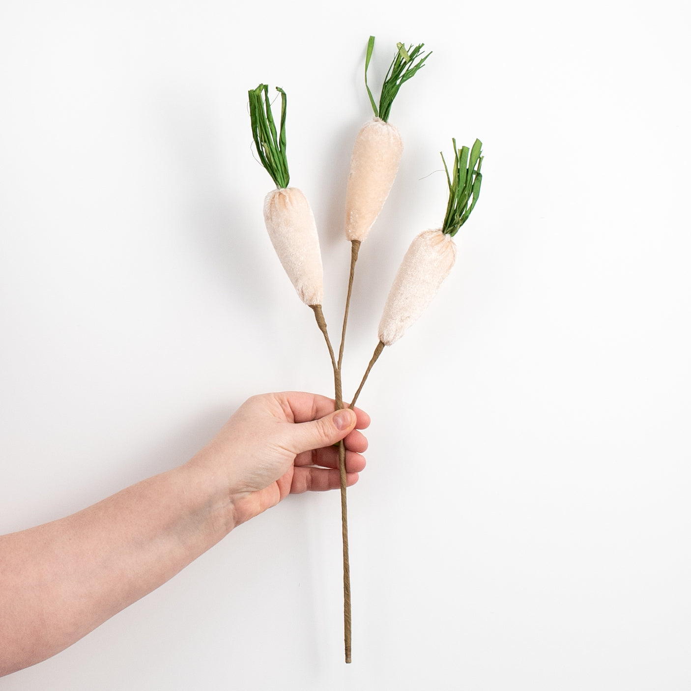 17" Velvet Carrot Pick: Beige detail photo 3