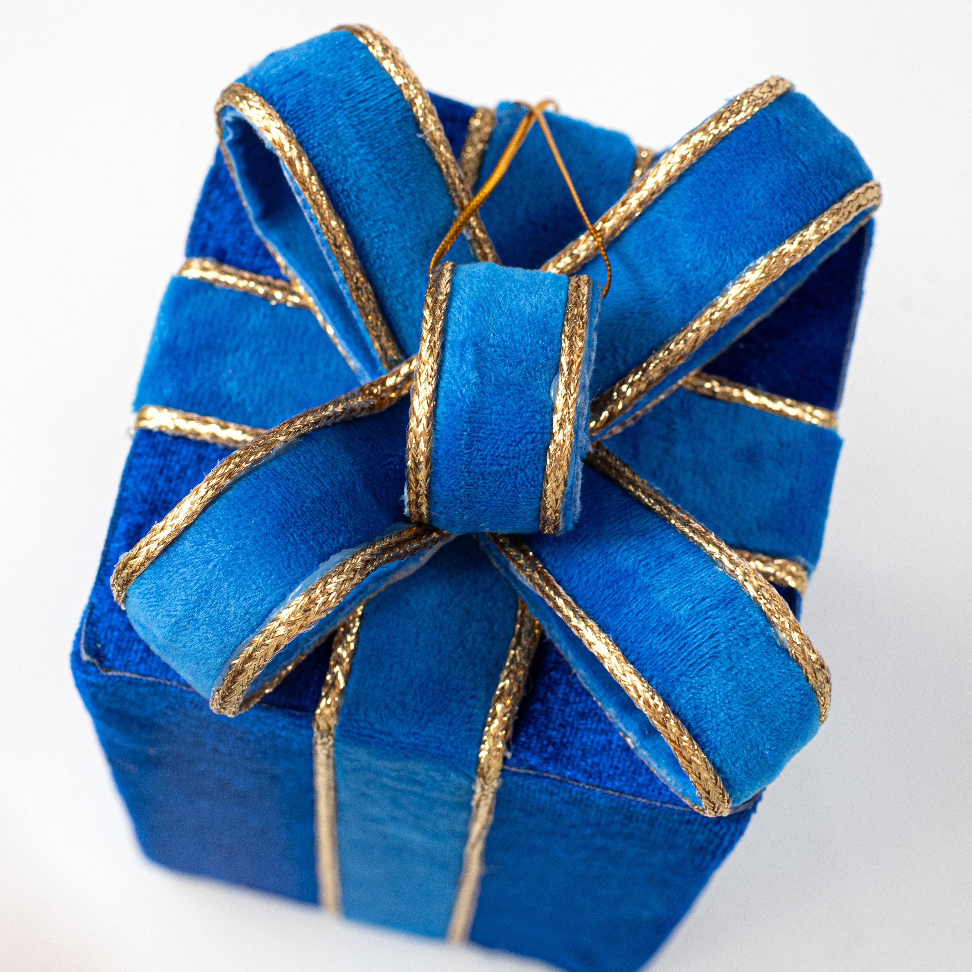 9" Velvet Gift Box Decor: Blue detail photo 3