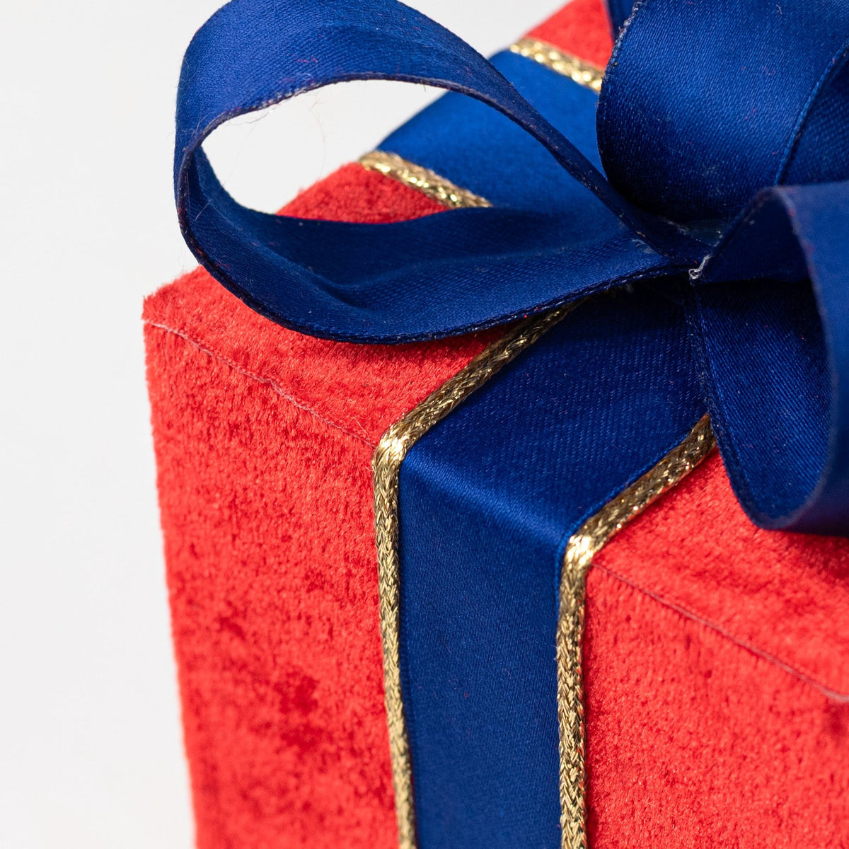 9" Velvet Gift Box Decor: Red & Blue detail photo 3