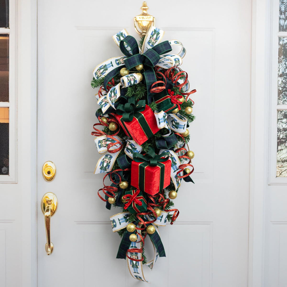 6" Velvet Gift Box Decor: Red & Green detail photo 4